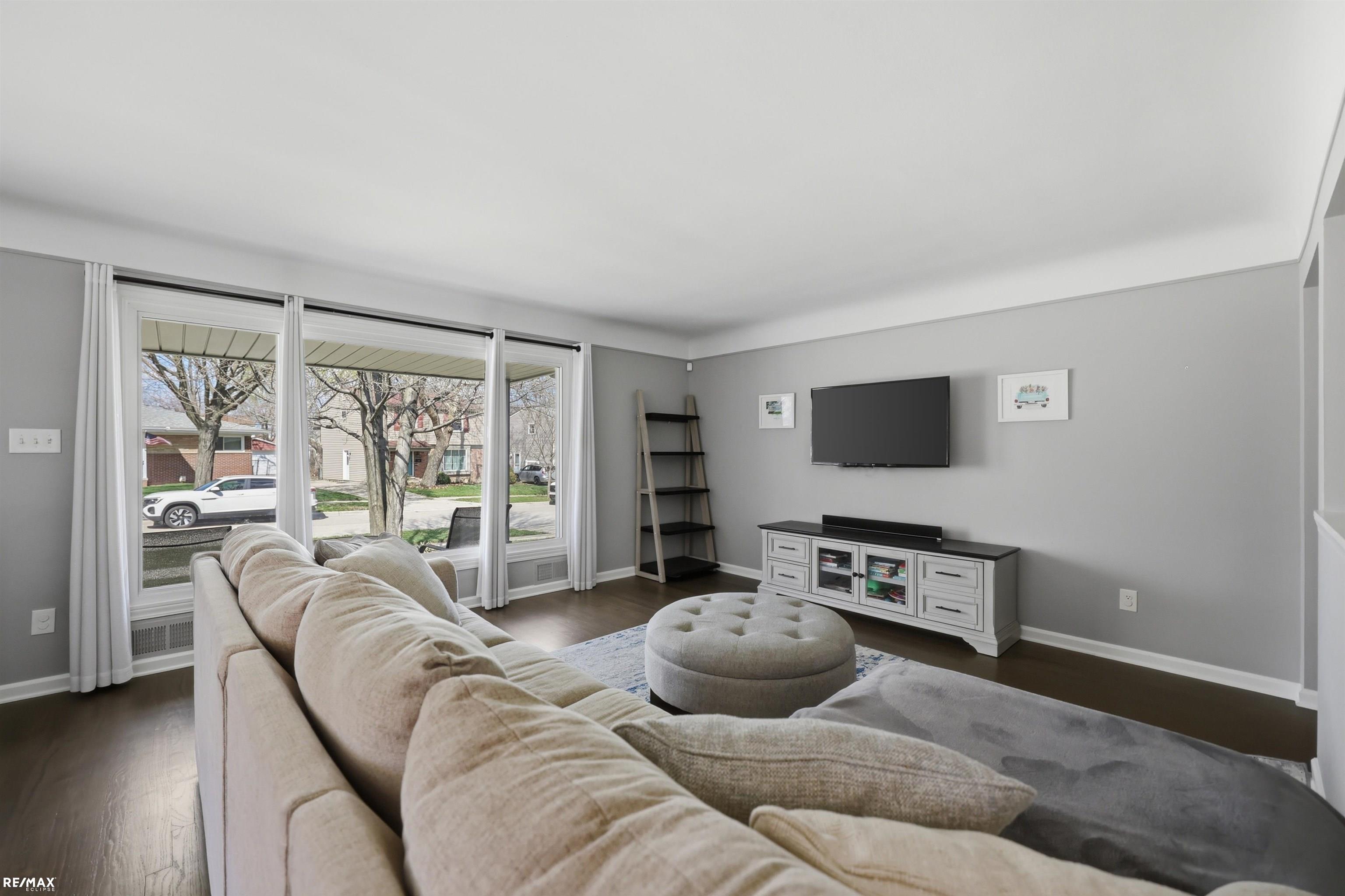 801 W Baker Avenue, Clawson, MI, 48017