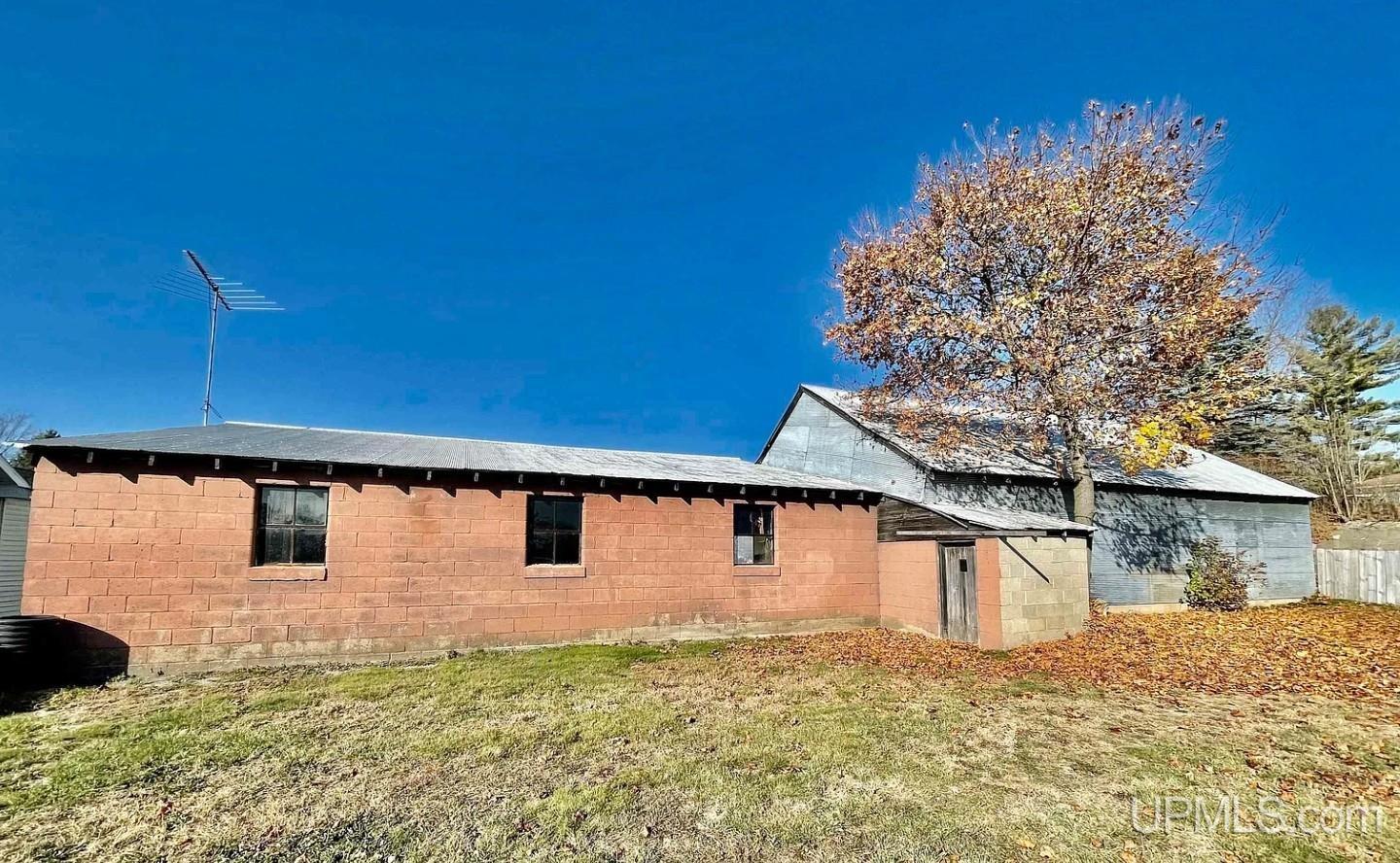 5466 W Third Street
