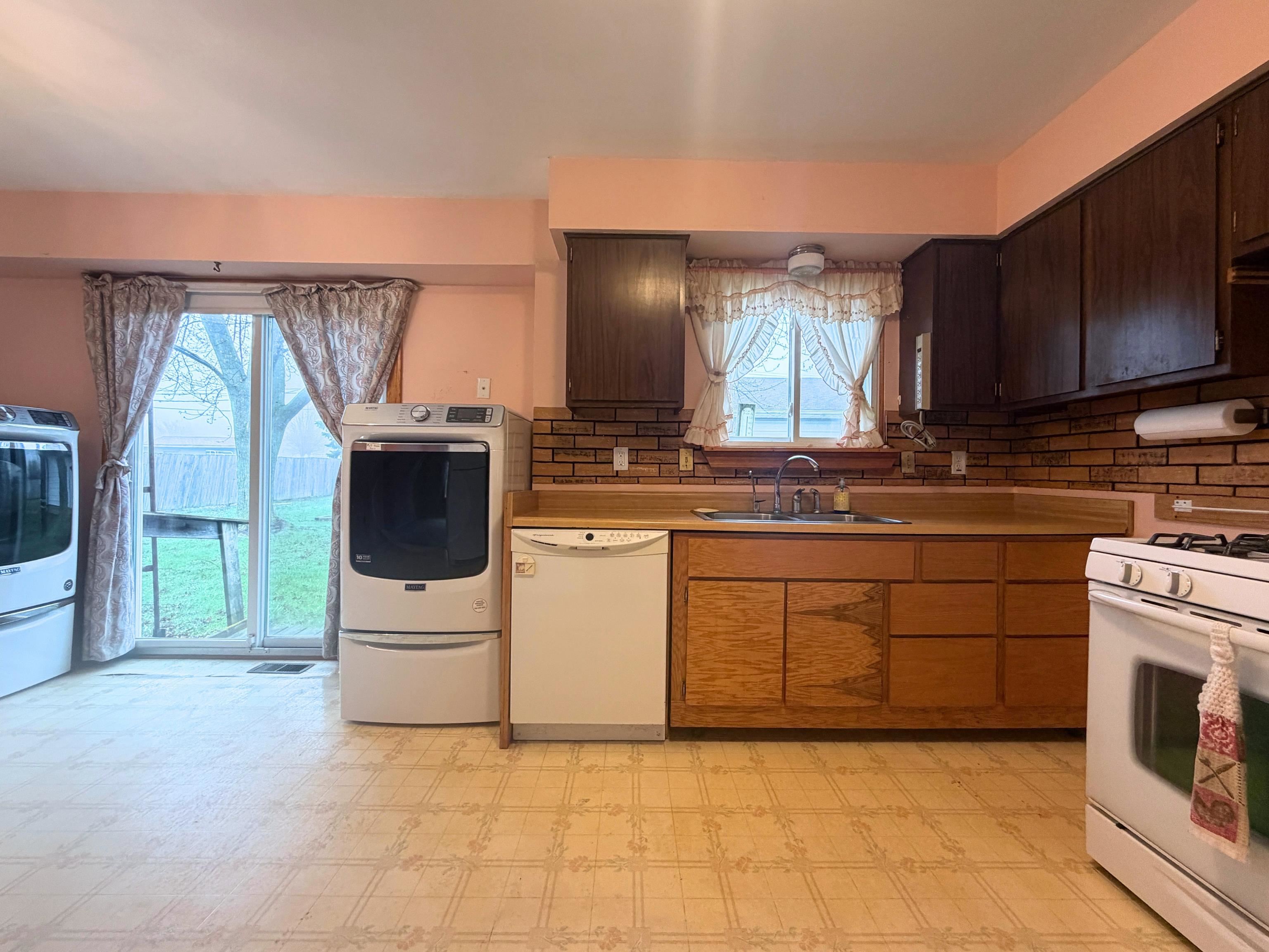 Homes for sale in Fairgrove Village Tuscola, MI | 1920 Circle Dr, Fairgrove Village Tuscola, MI 48733 | MLS# 5050205324