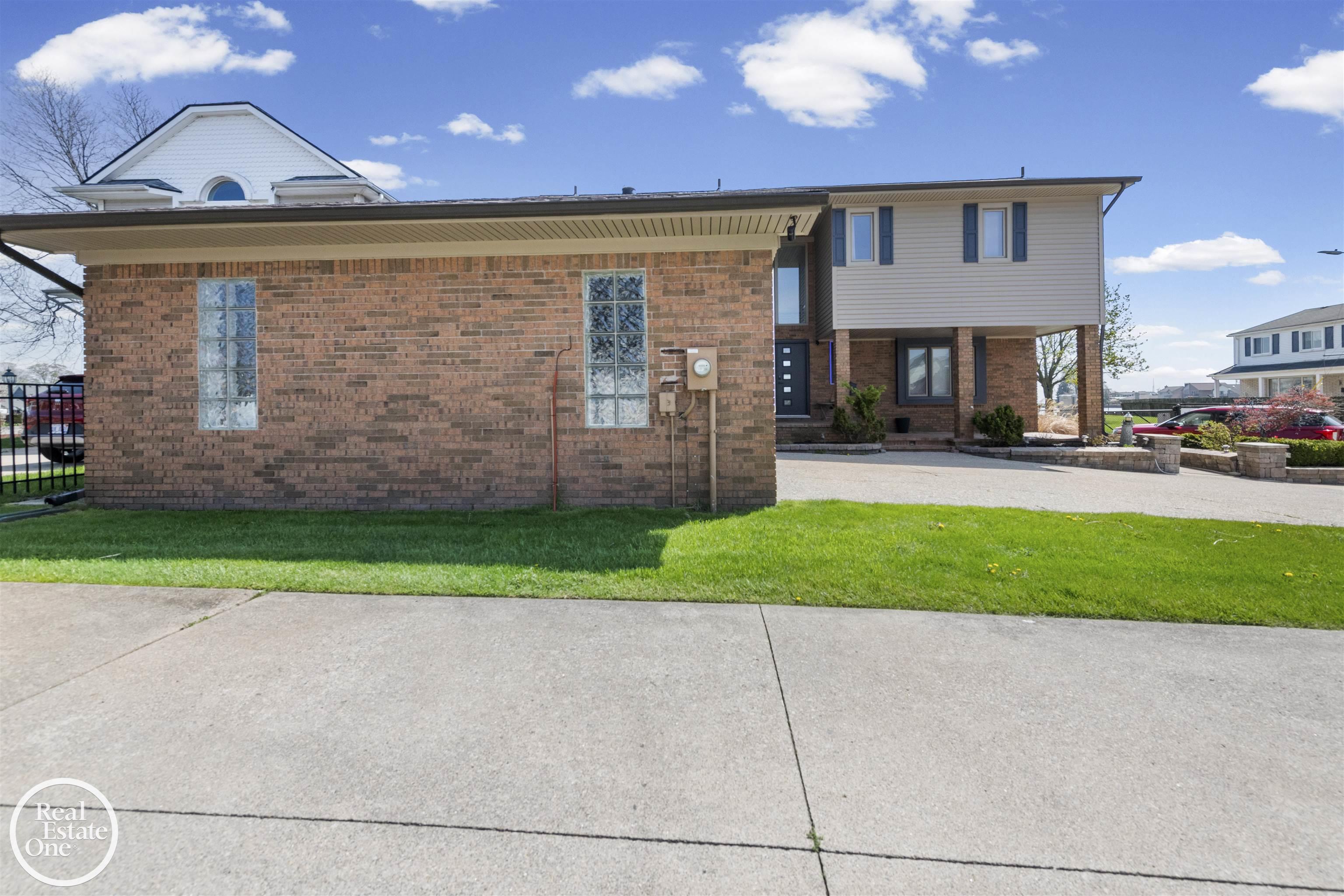 22539 Maple Street, Saint Clair Shores, MI, 48081