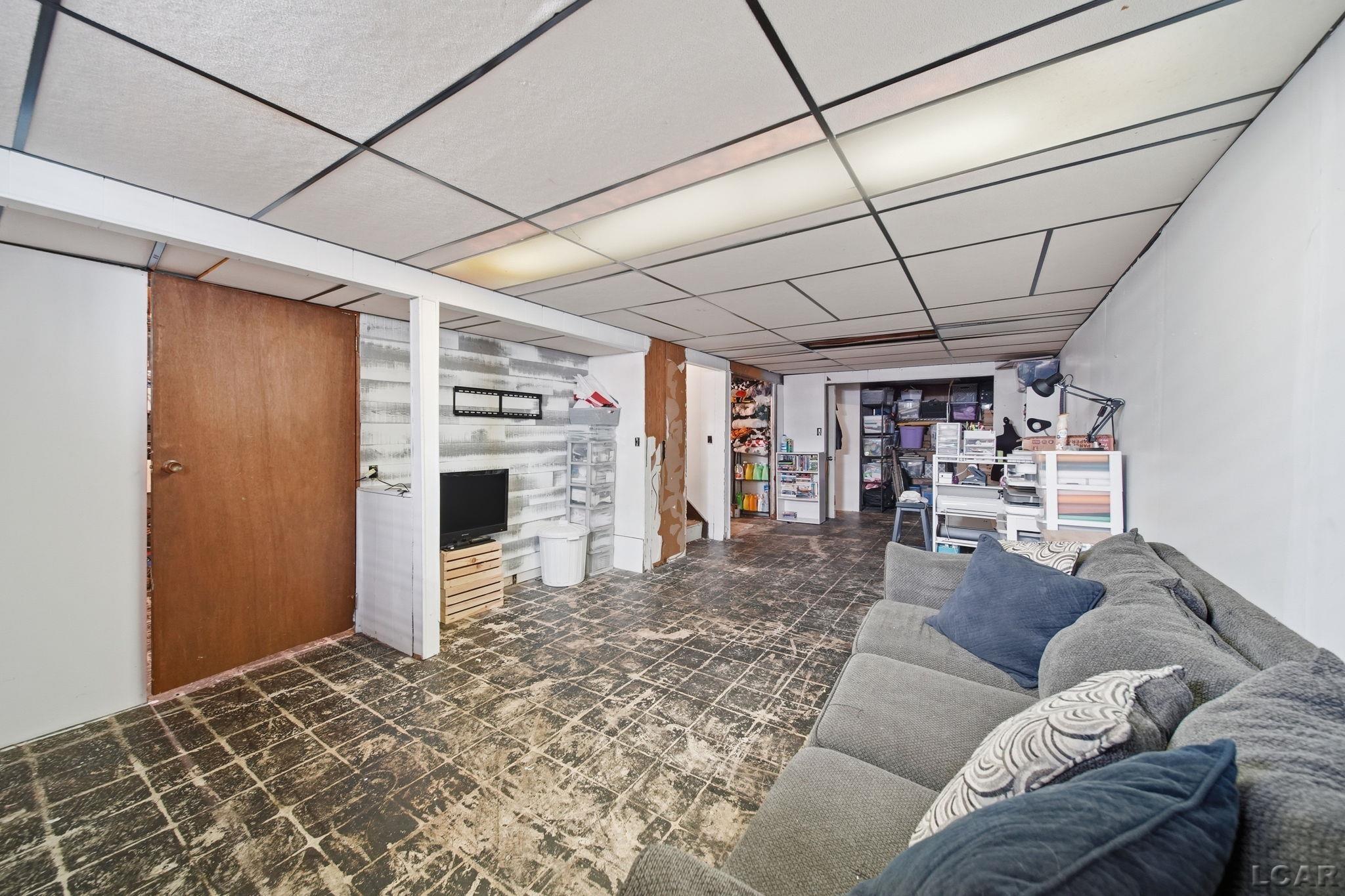 422 May Drive, Adrian, MI, 49221