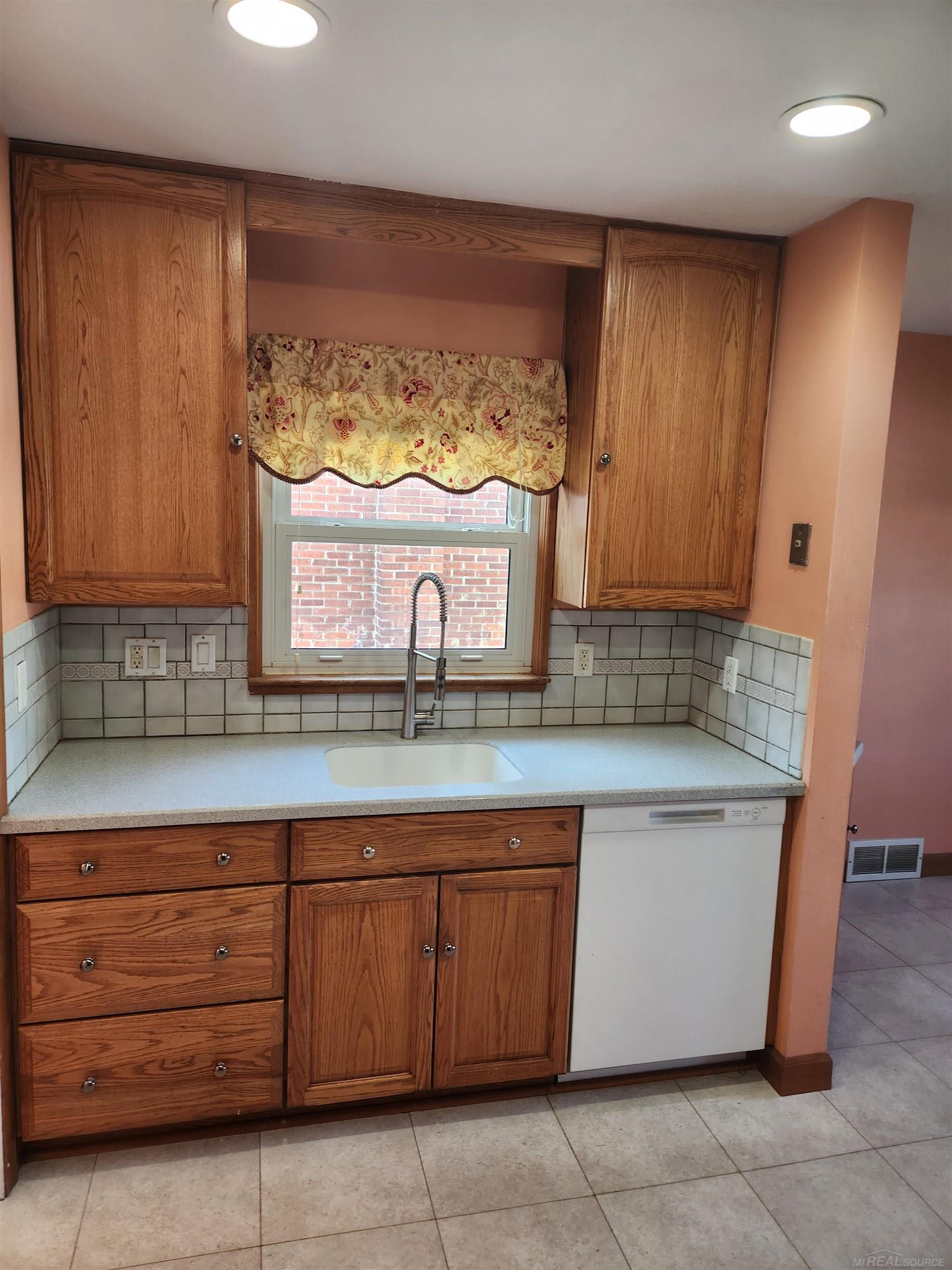 22966 California Street, Saint Clair Shores, MI, 48080