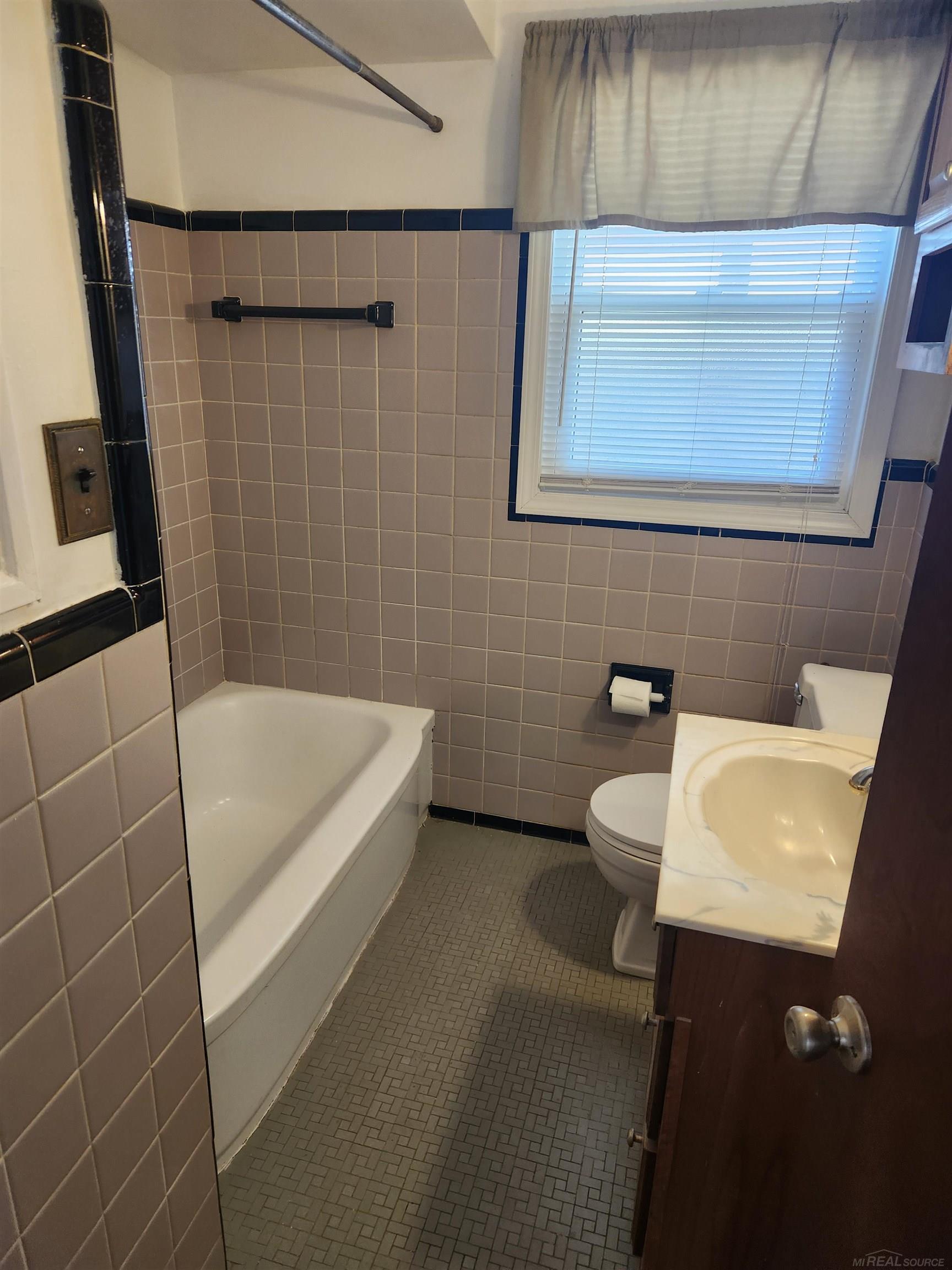 22966 California Street, Saint Clair Shores, MI, 48080