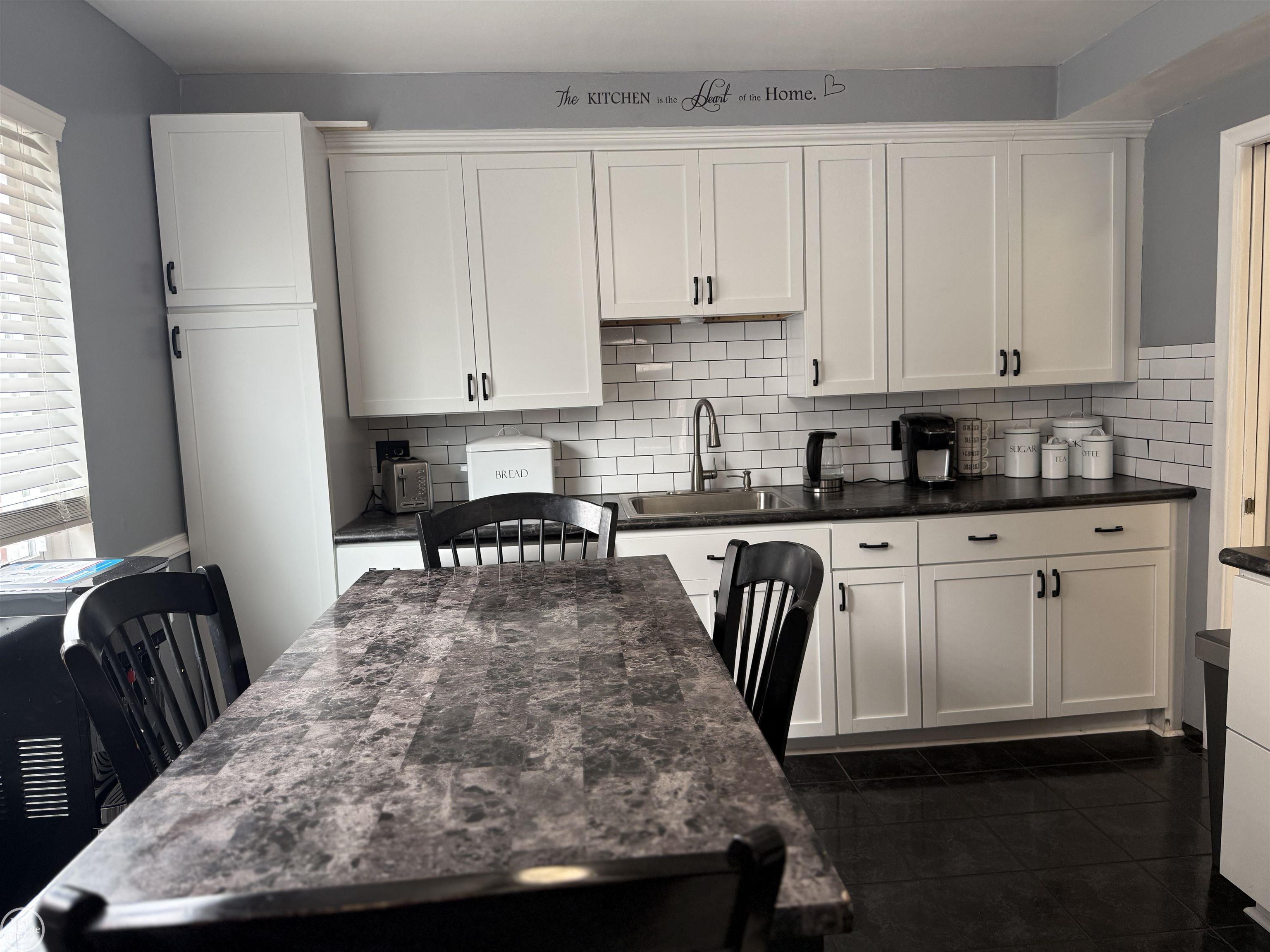 8053 Virginia Park Street, Center Line, MI, 48015