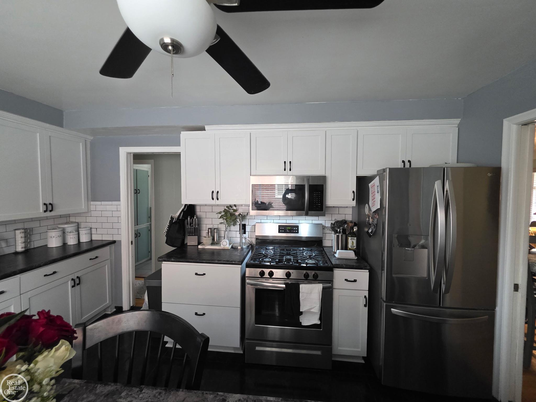 8053 Virginia Park Street, Center Line, MI, 48015
