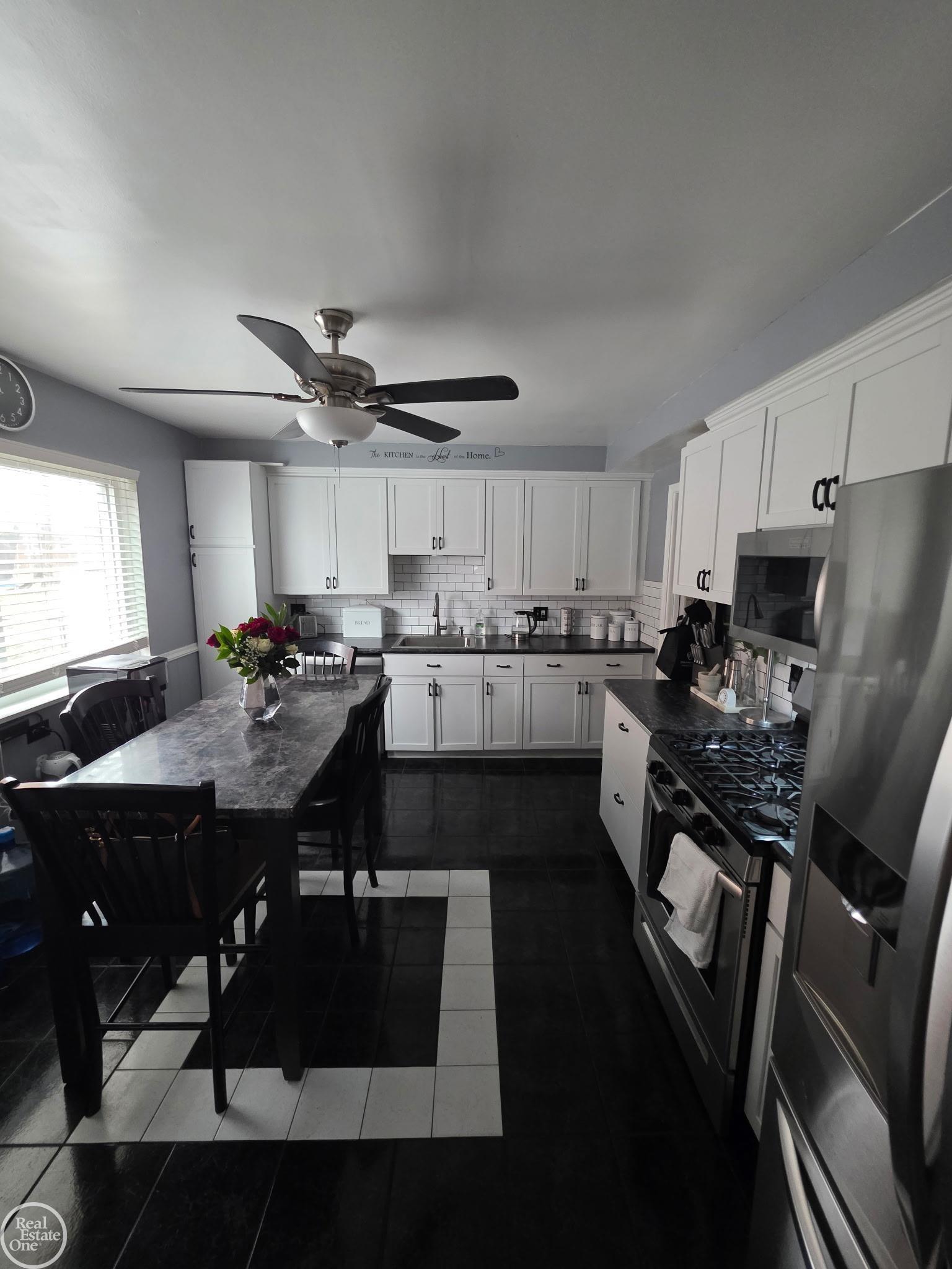 8053 Virginia Park Street, Center Line, MI, 48015
