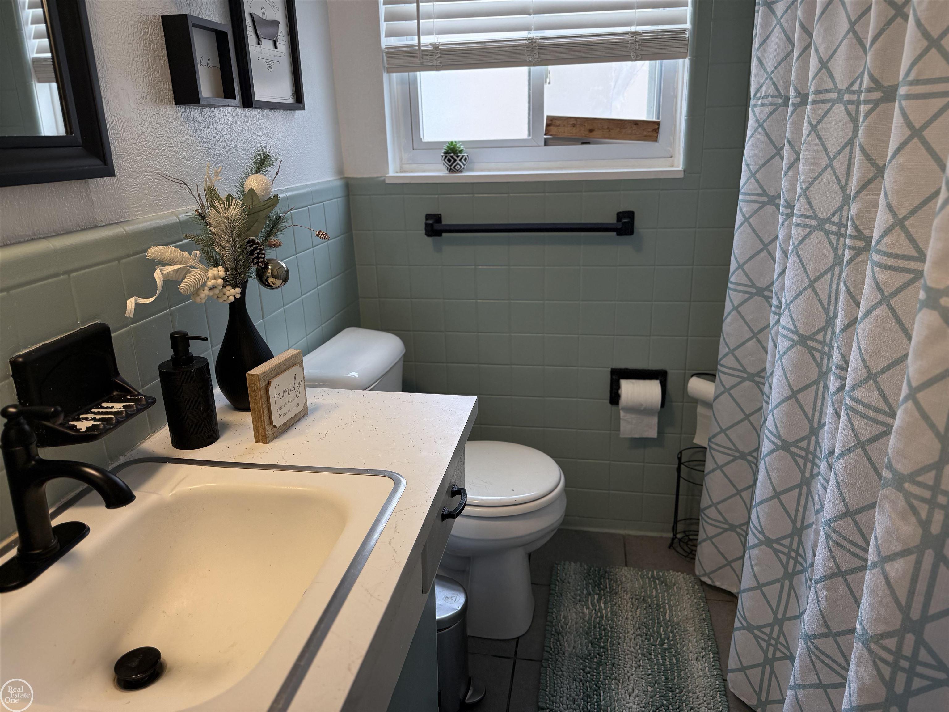 8053 Virginia Park Street, Center Line, MI, 48015