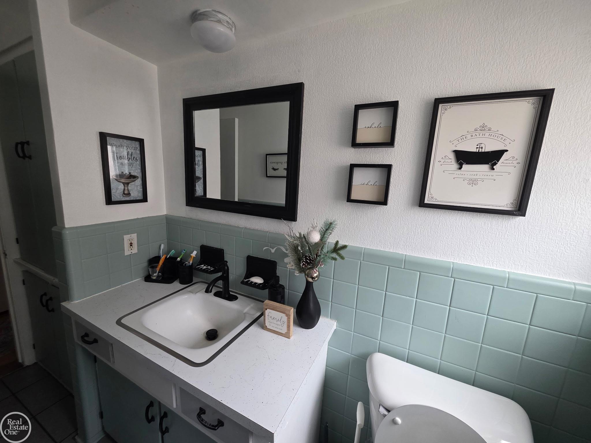8053 Virginia Park Street, Center Line, MI, 48015