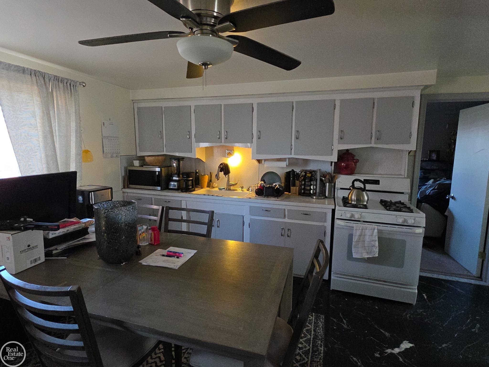 8053 Virginia Park Street, Center Line, MI, 48015