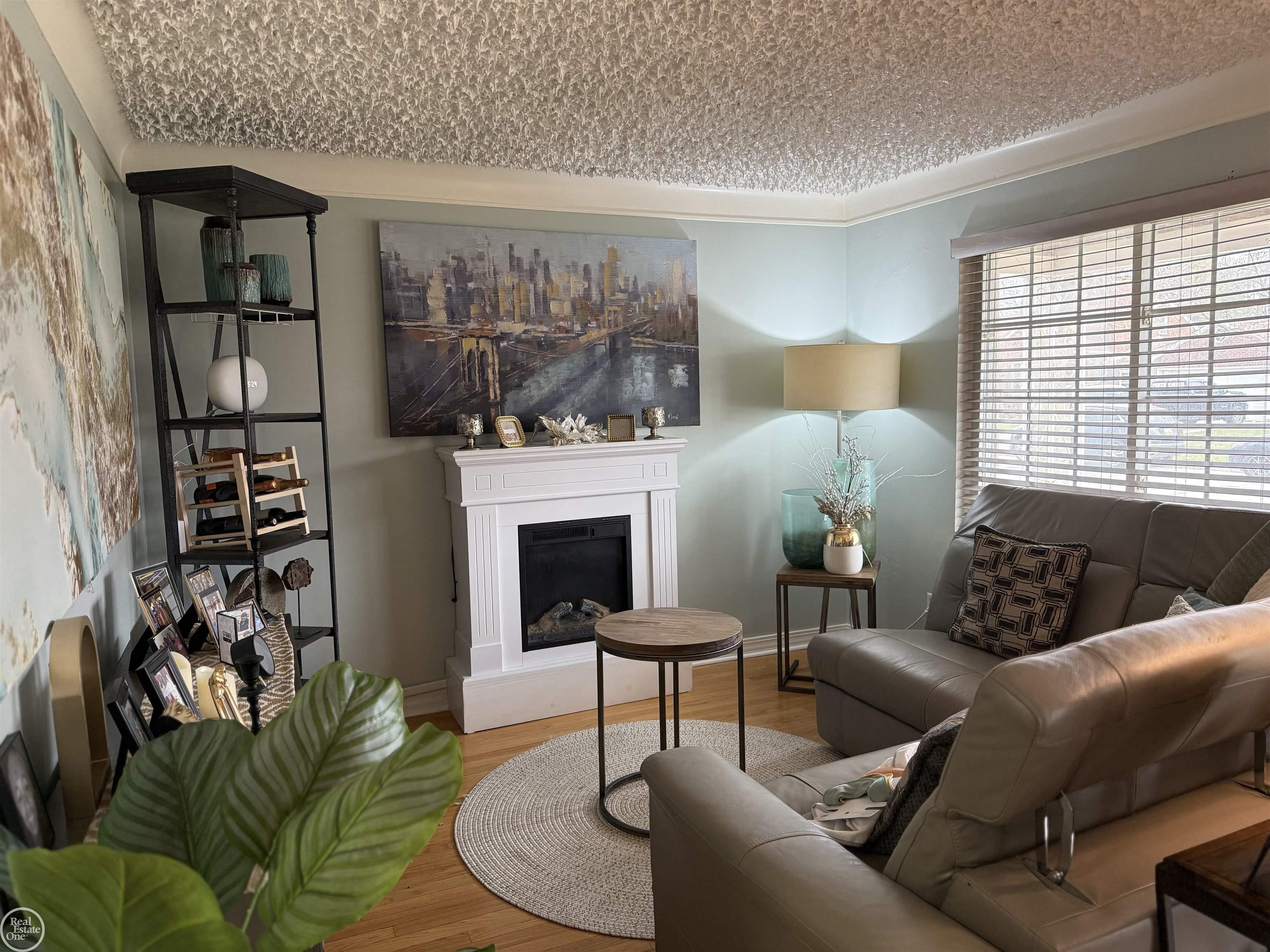 8053 Virginia Park Street, Center Line, MI, 48015