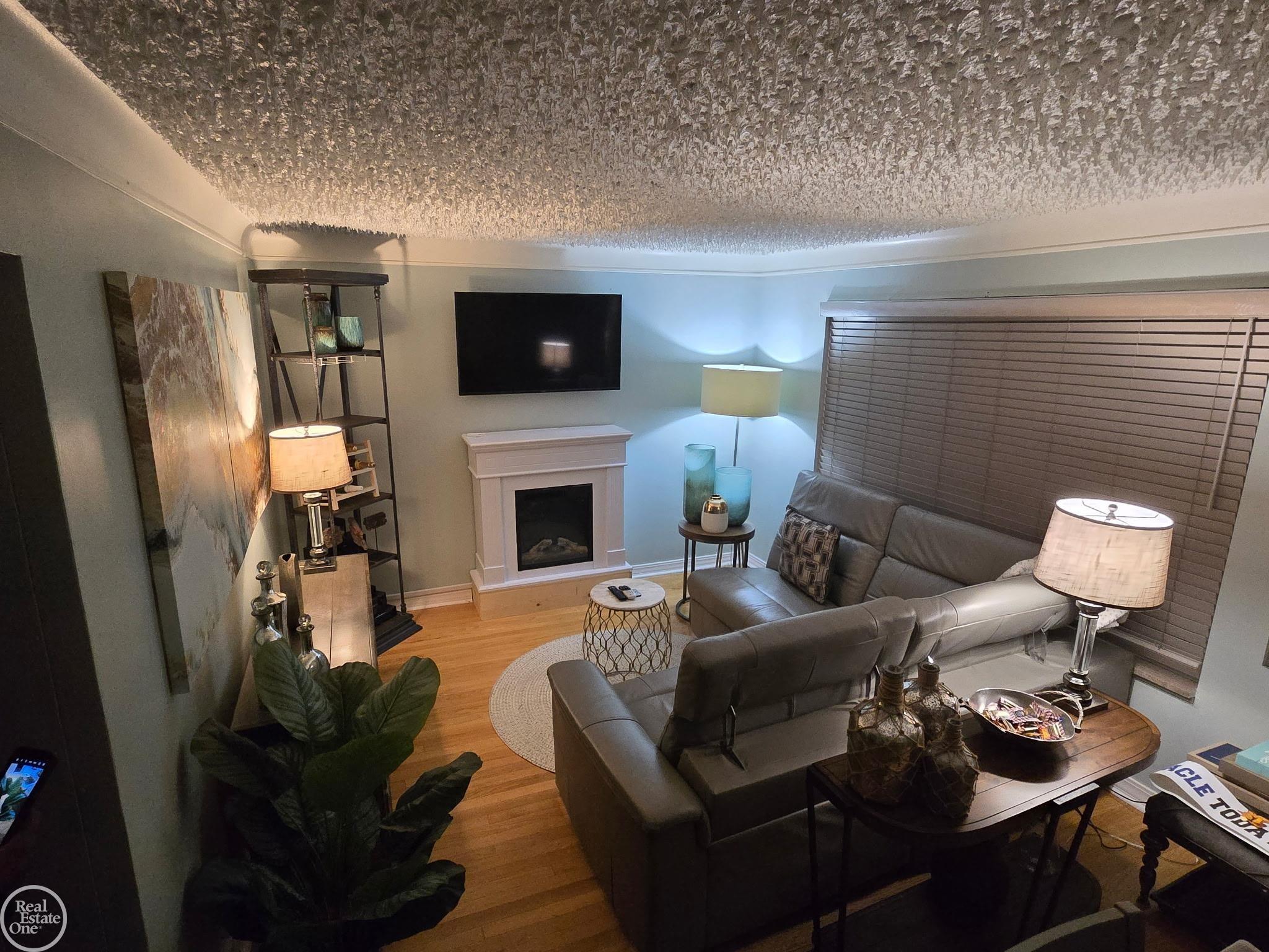 8053 Virginia Park Street, Center Line, MI, 48015