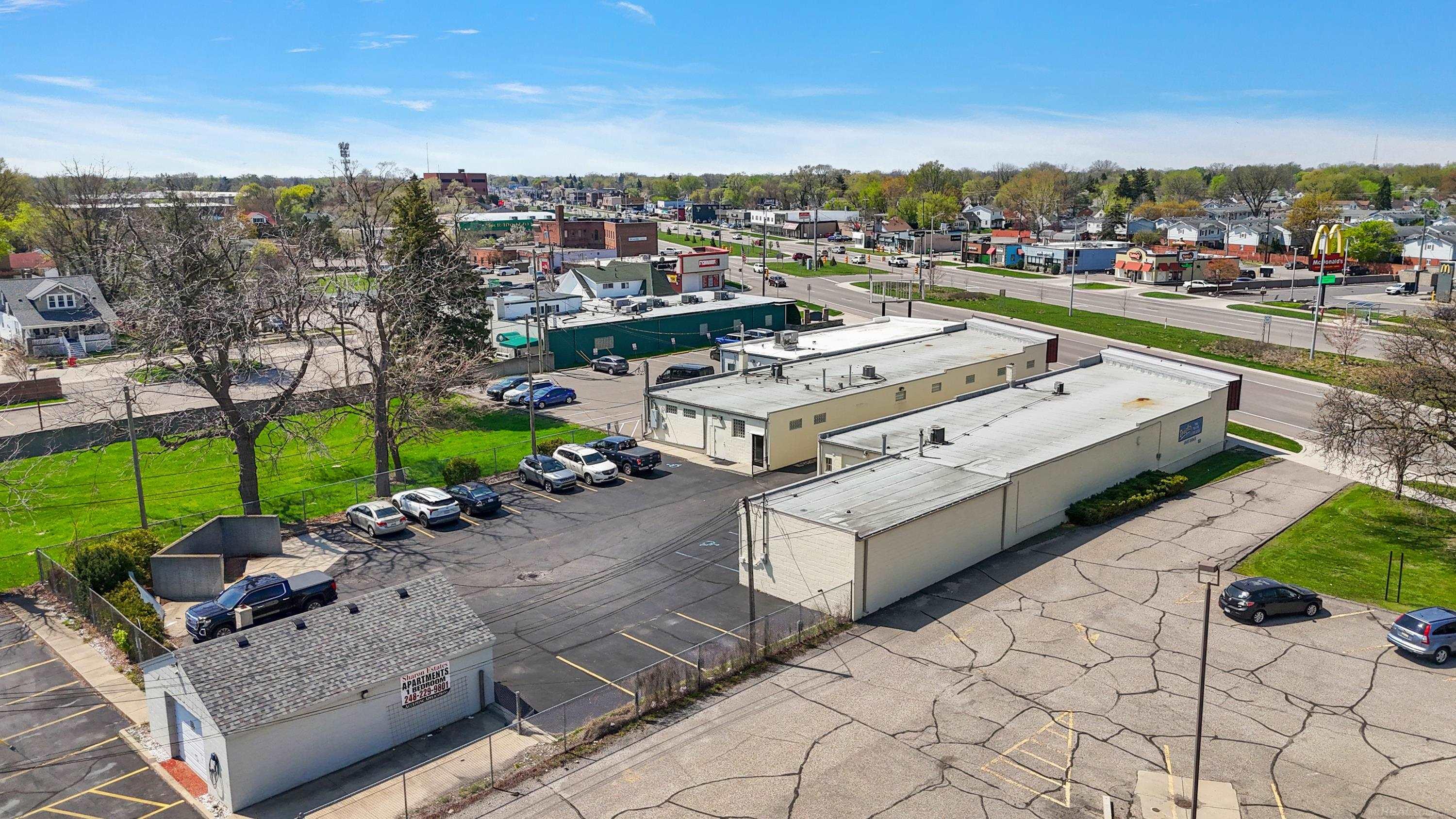 27920 Gratiot Avenue, Roseville, MI, 48066