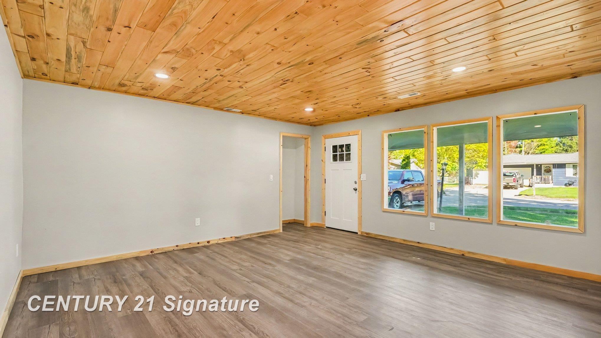 Photo 3 of Single family home for sale at 106 Avis Ct, Pinconning, MI 48650 | MLS# 61050205689 | Listing updated on 2026-09-29