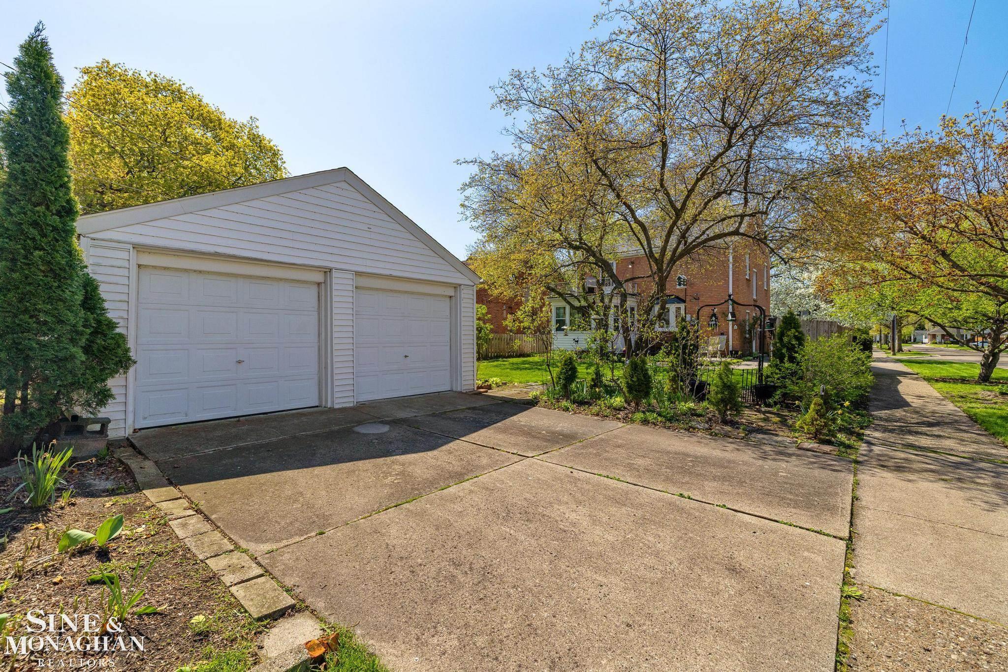 449 Allard Road, Grosse Pointe Farms, MI, 48236
