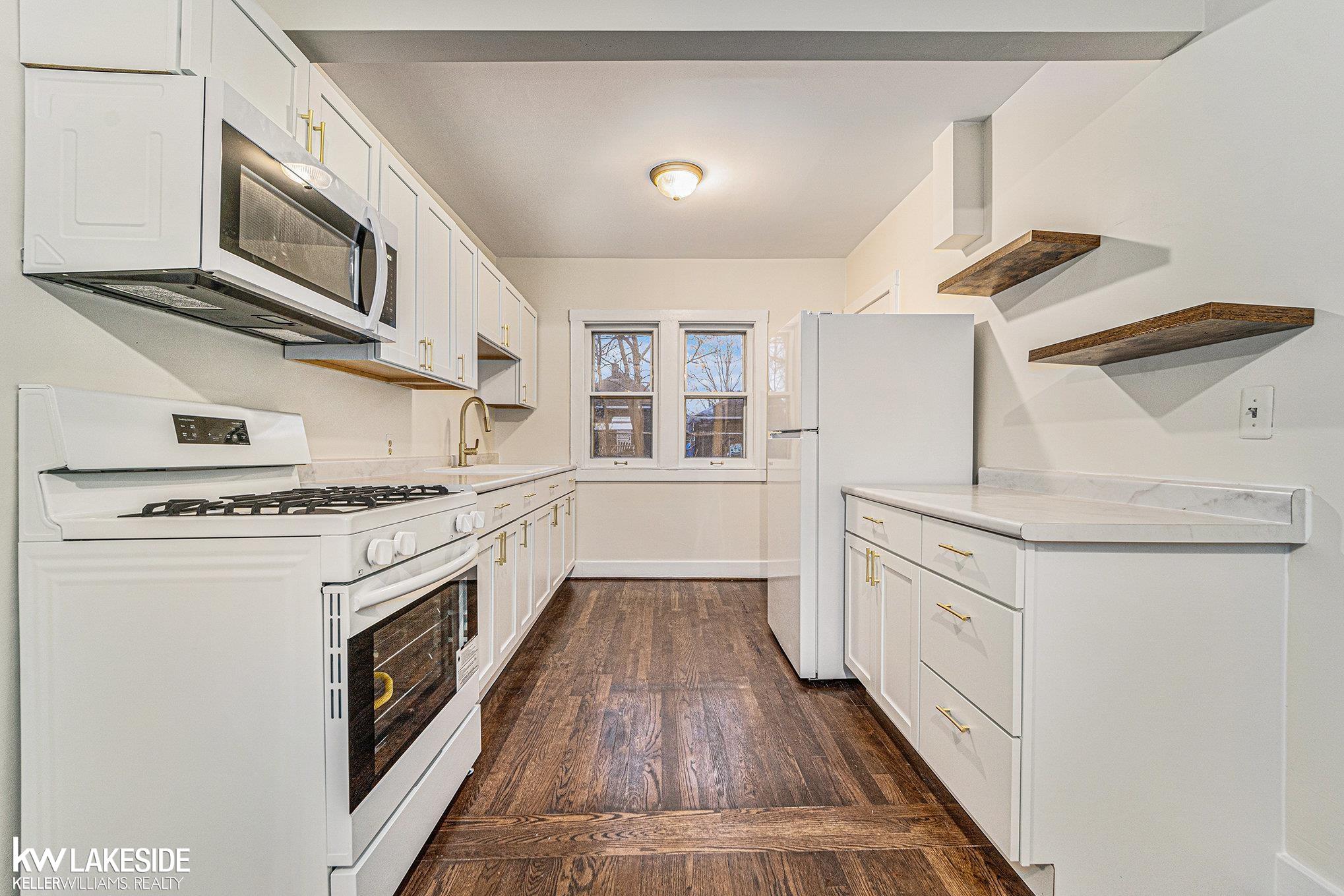 21604 Harper Lake Avenue, Saint Clair Shores, MI, 48080
