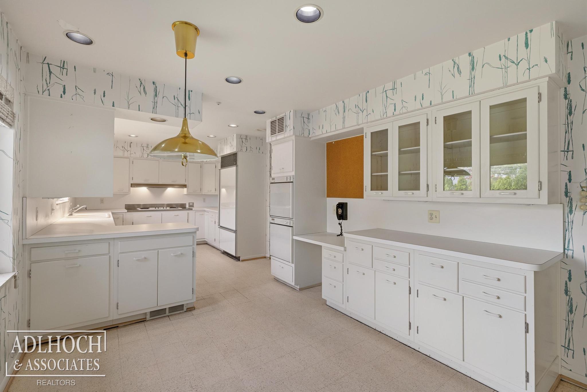 1170 N Renaud