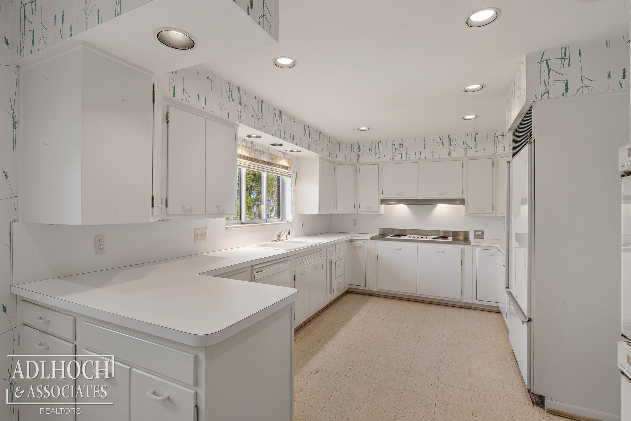 1170 N Renaud