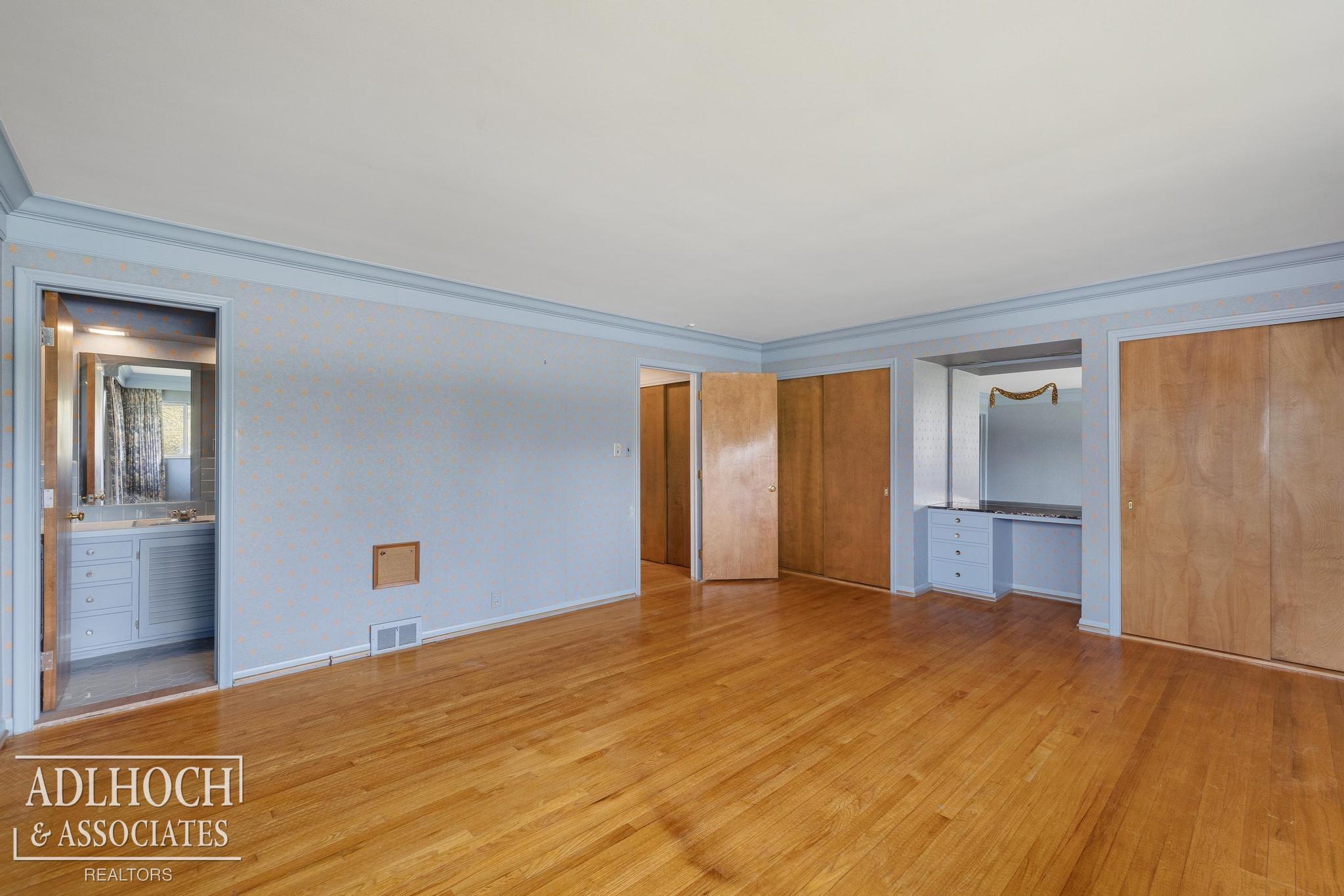 1170 N Renaud