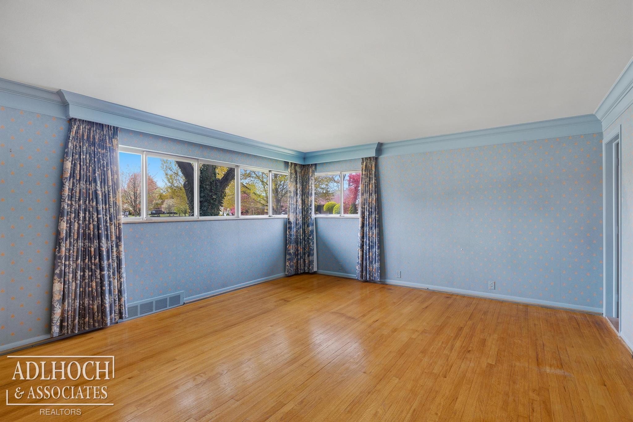 1170 N Renaud