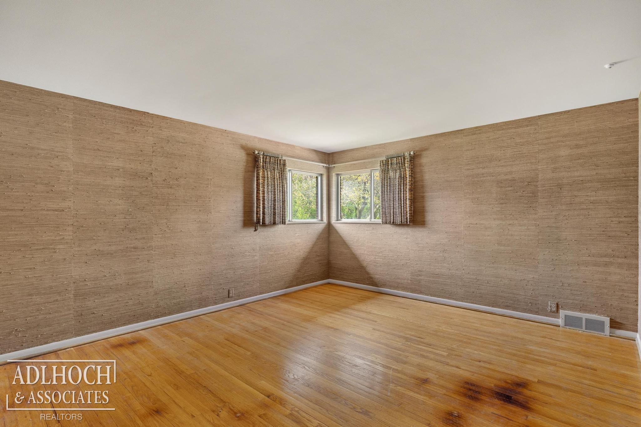 1170 N Renaud