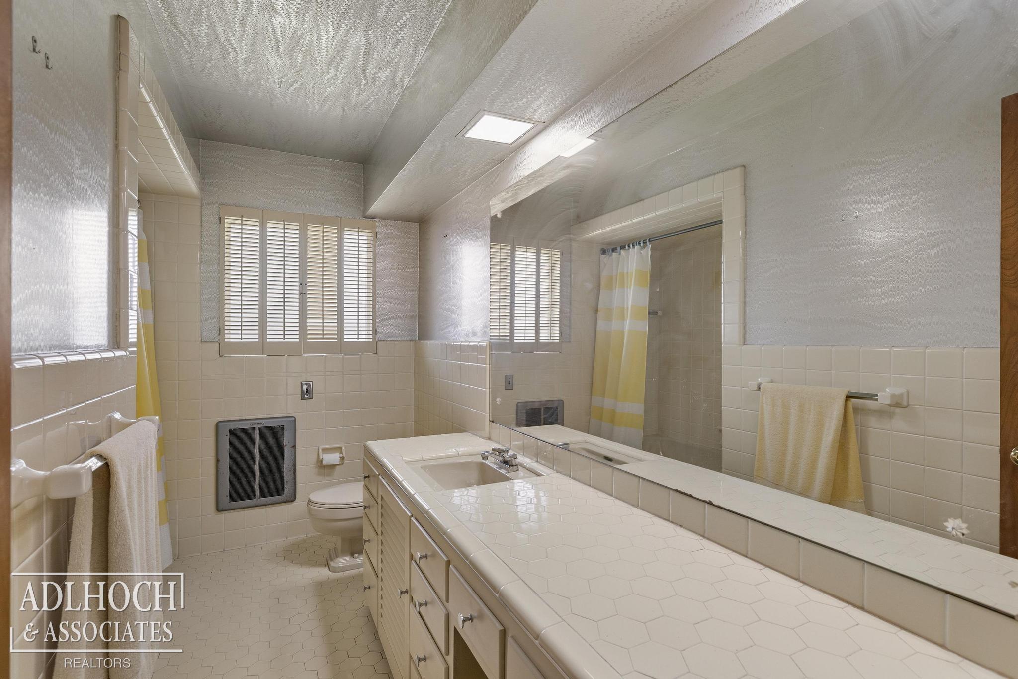 1170 N Renaud