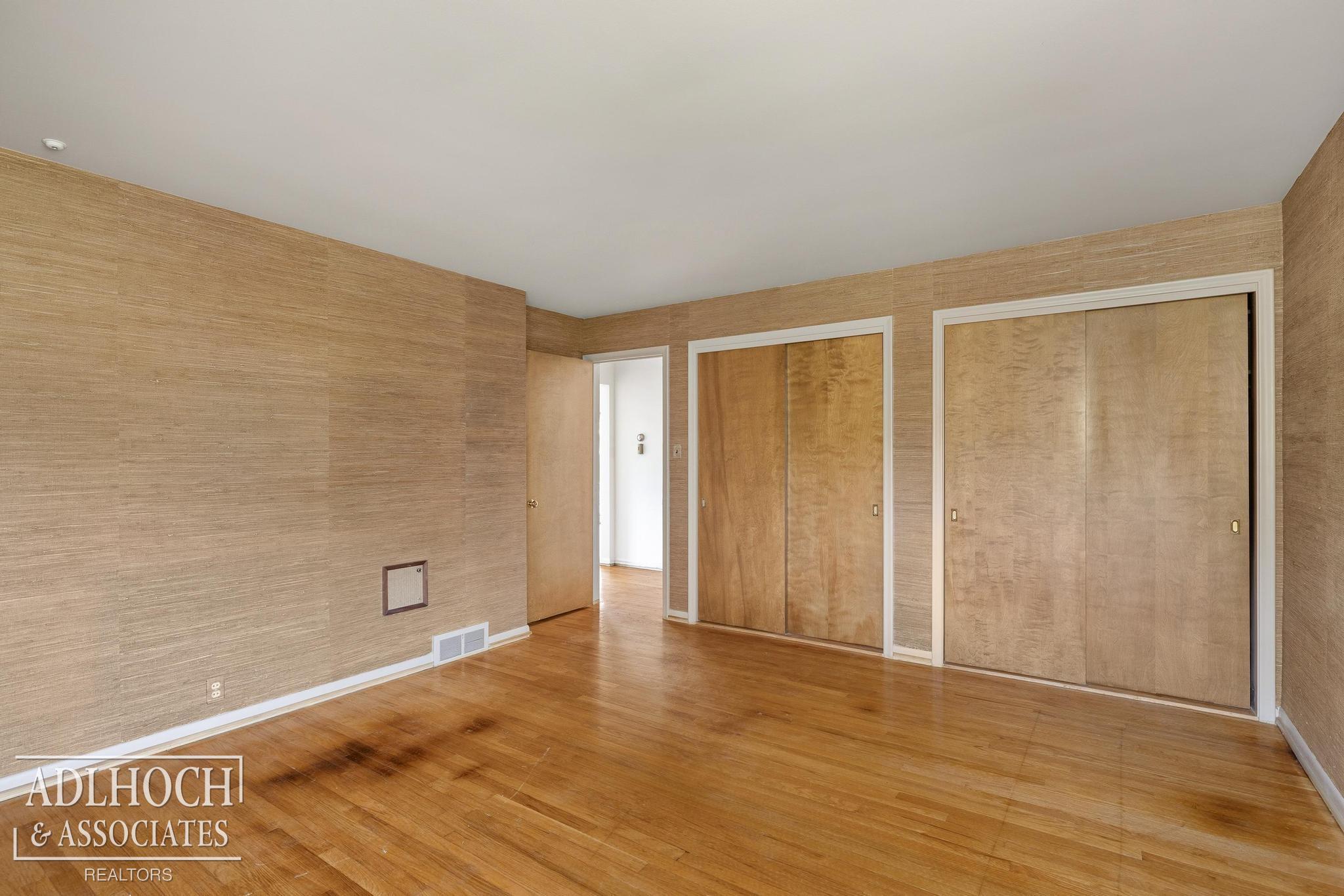 1170 N Renaud
