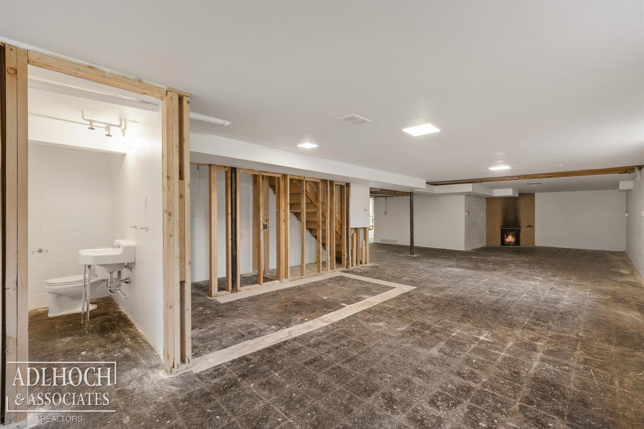 1170 N Renaud
