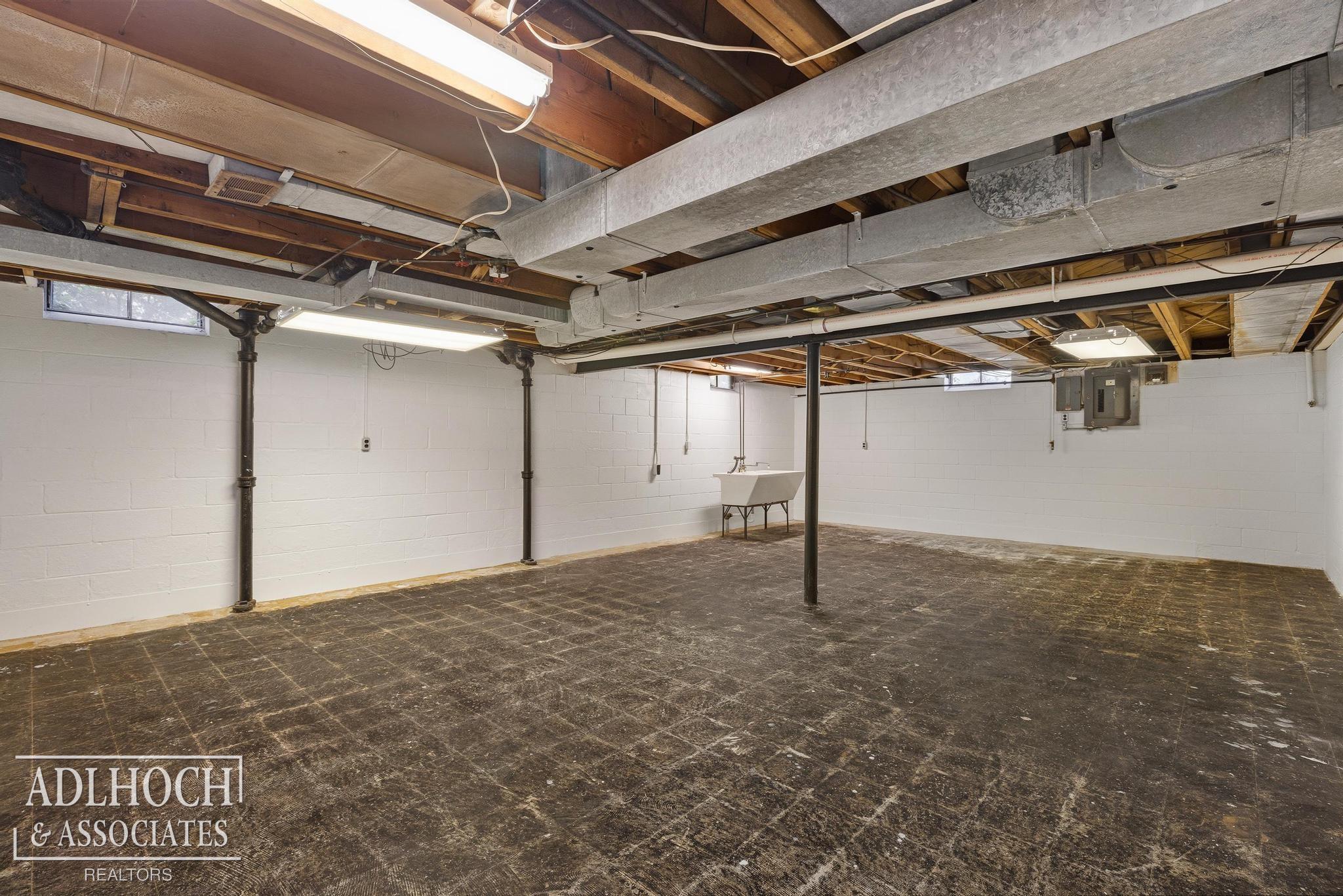 1170 N Renaud