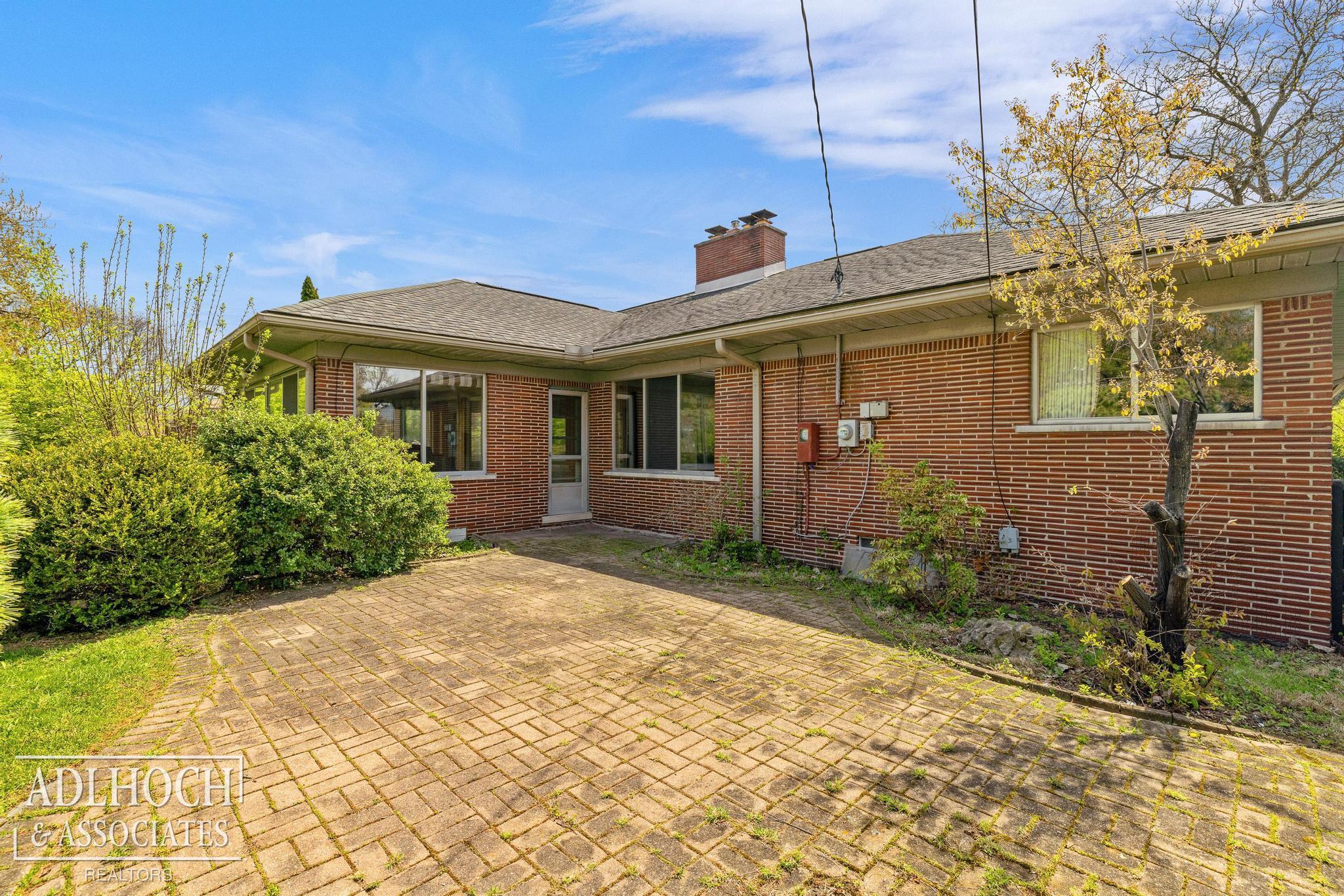 1170 N Renaud