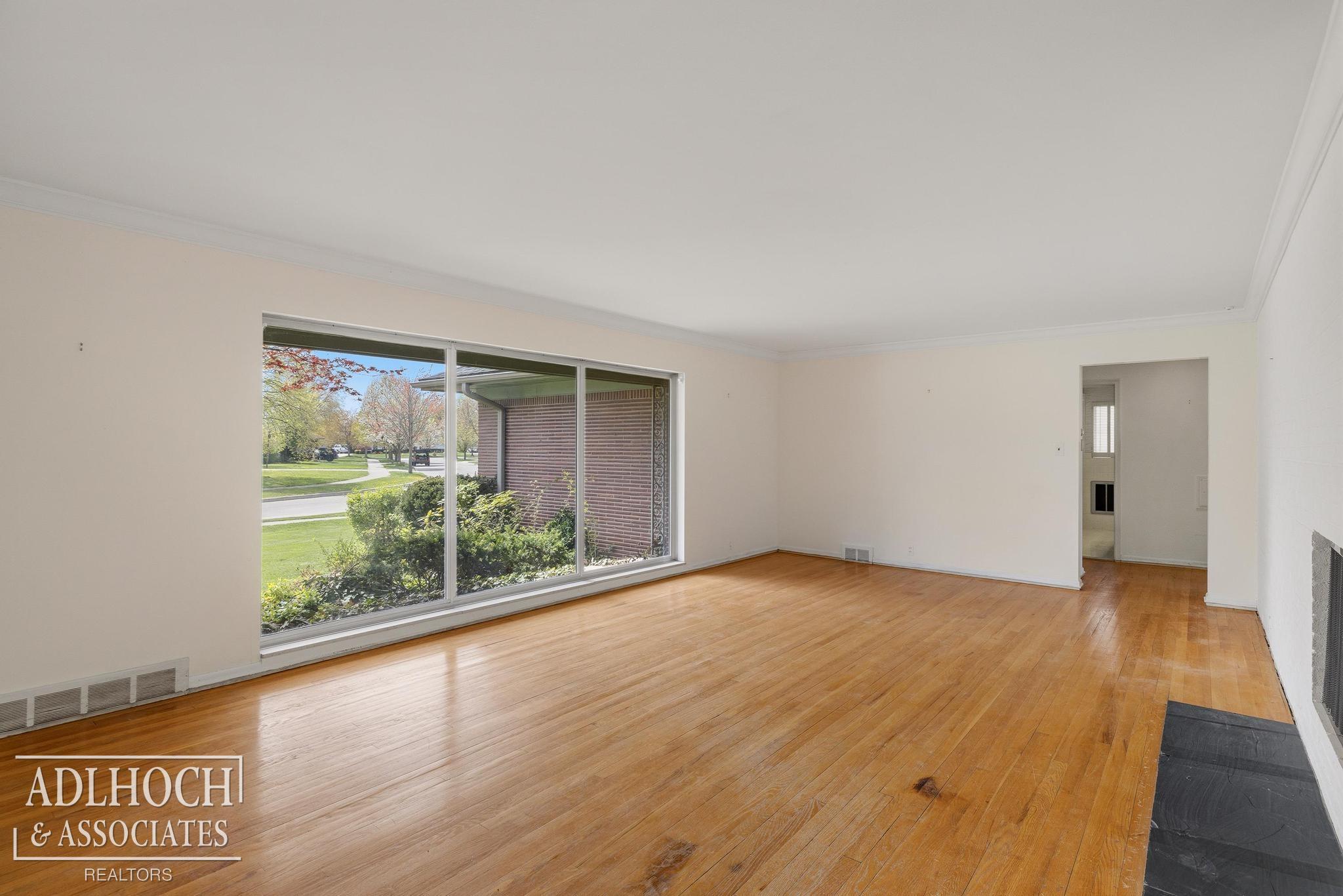 1170 N Renaud