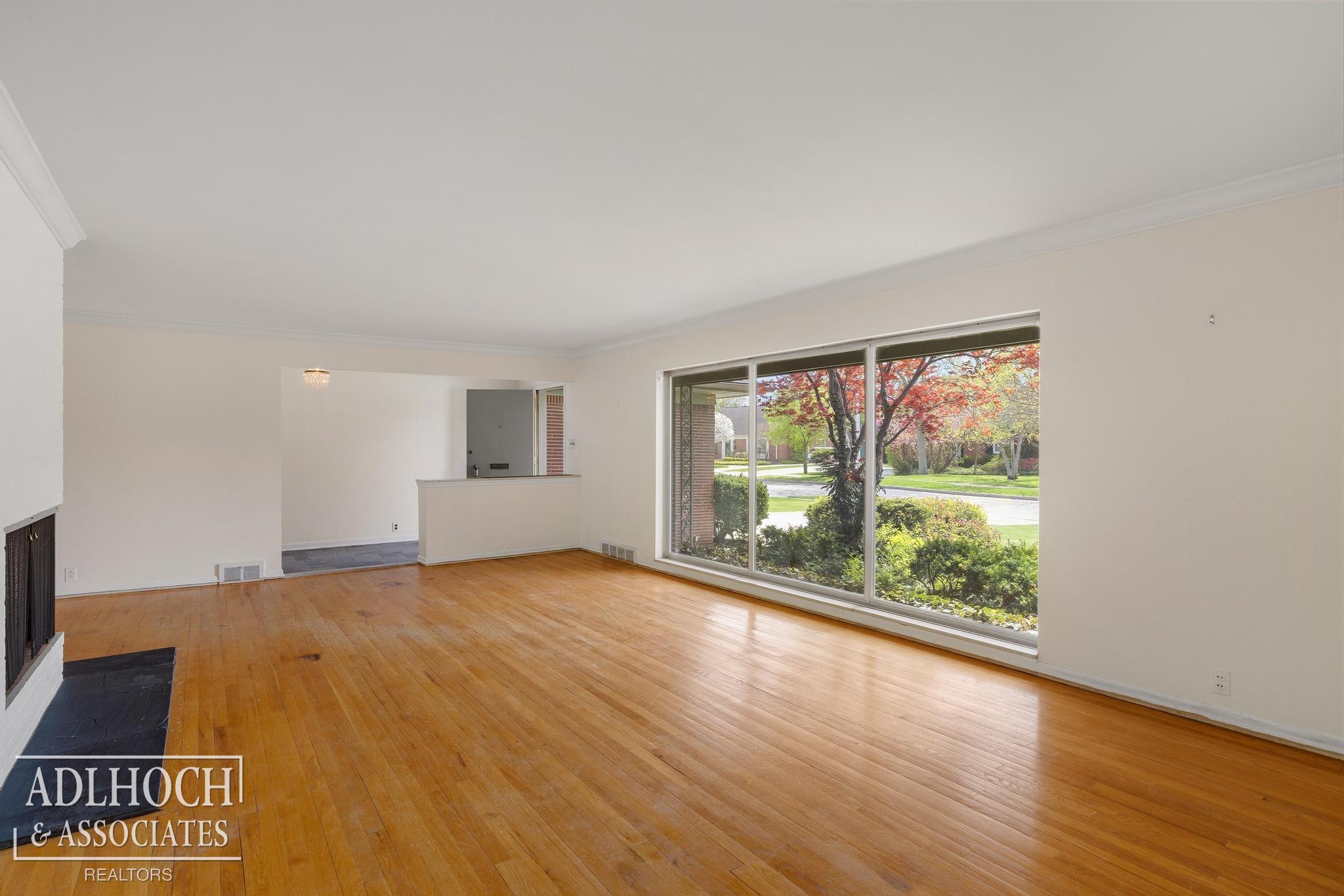 1170 N Renaud