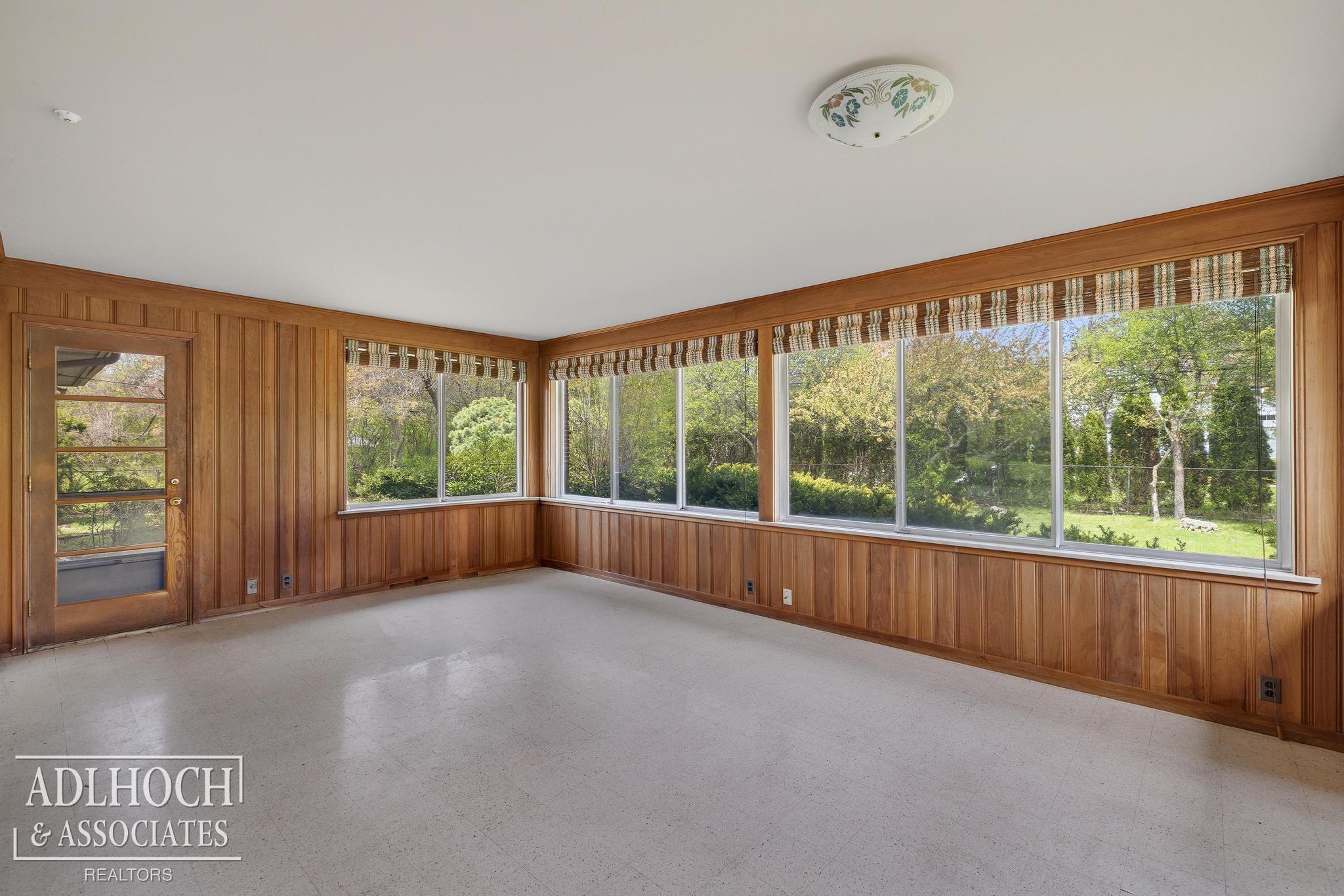 1170 N Renaud