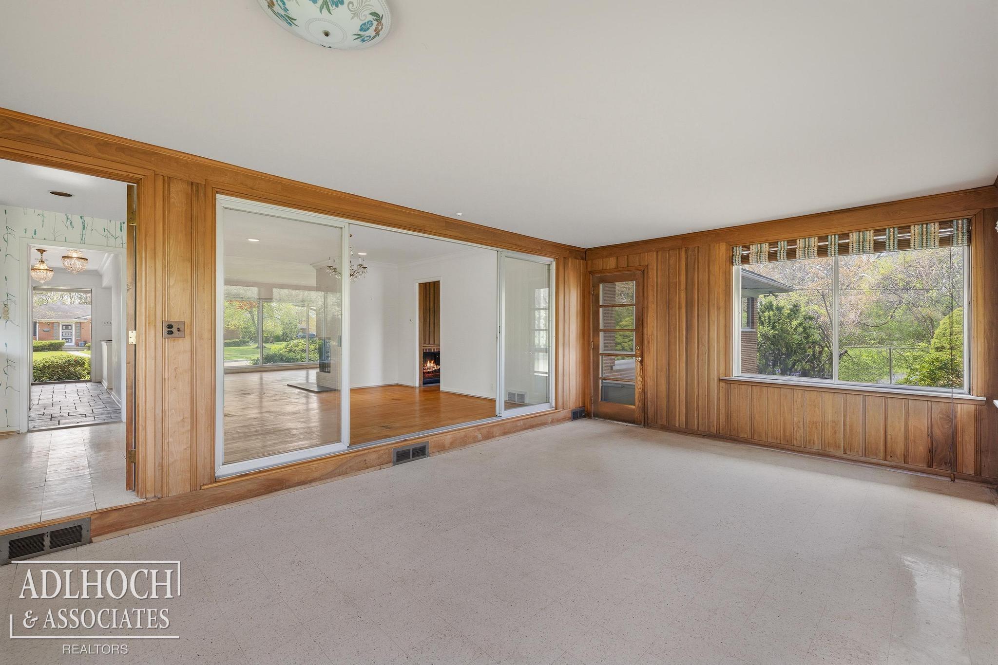 1170 N Renaud