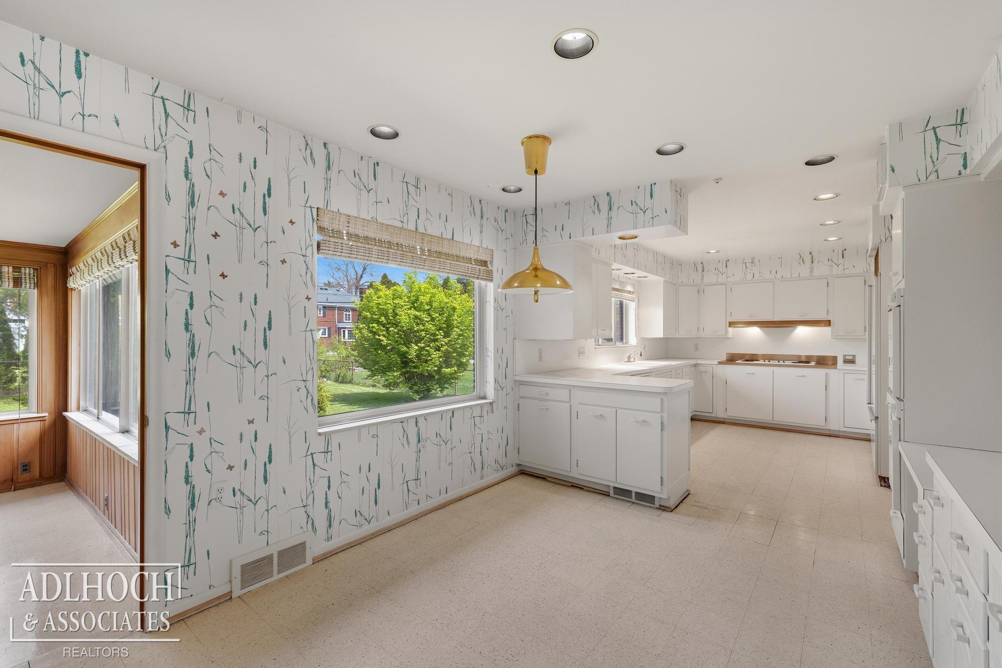 1170 N Renaud