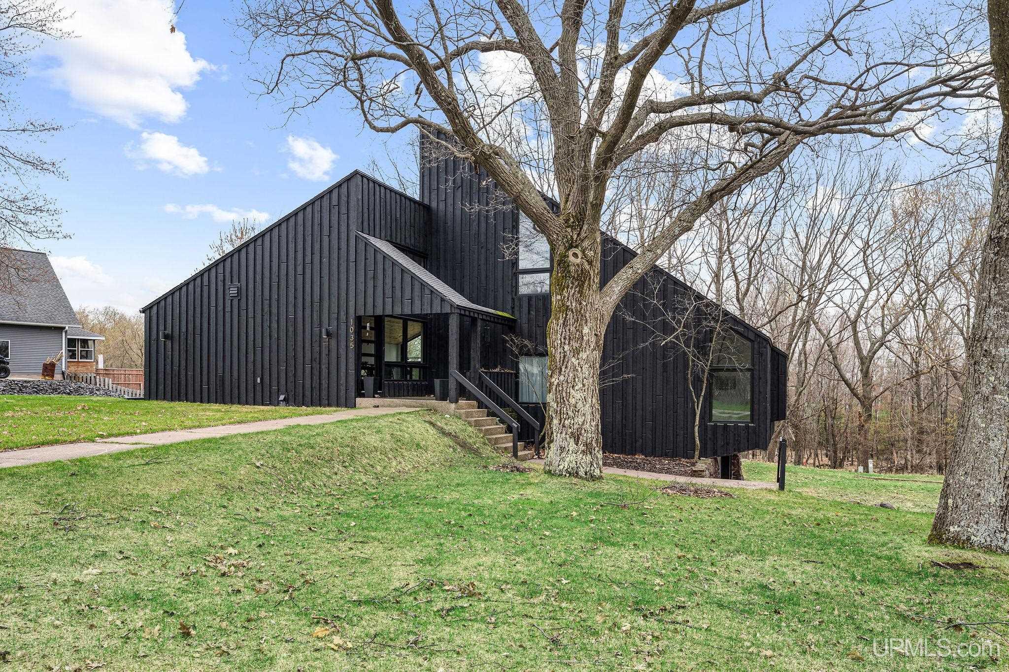 1035 E E Street, Iron Mountain, MI, 49801