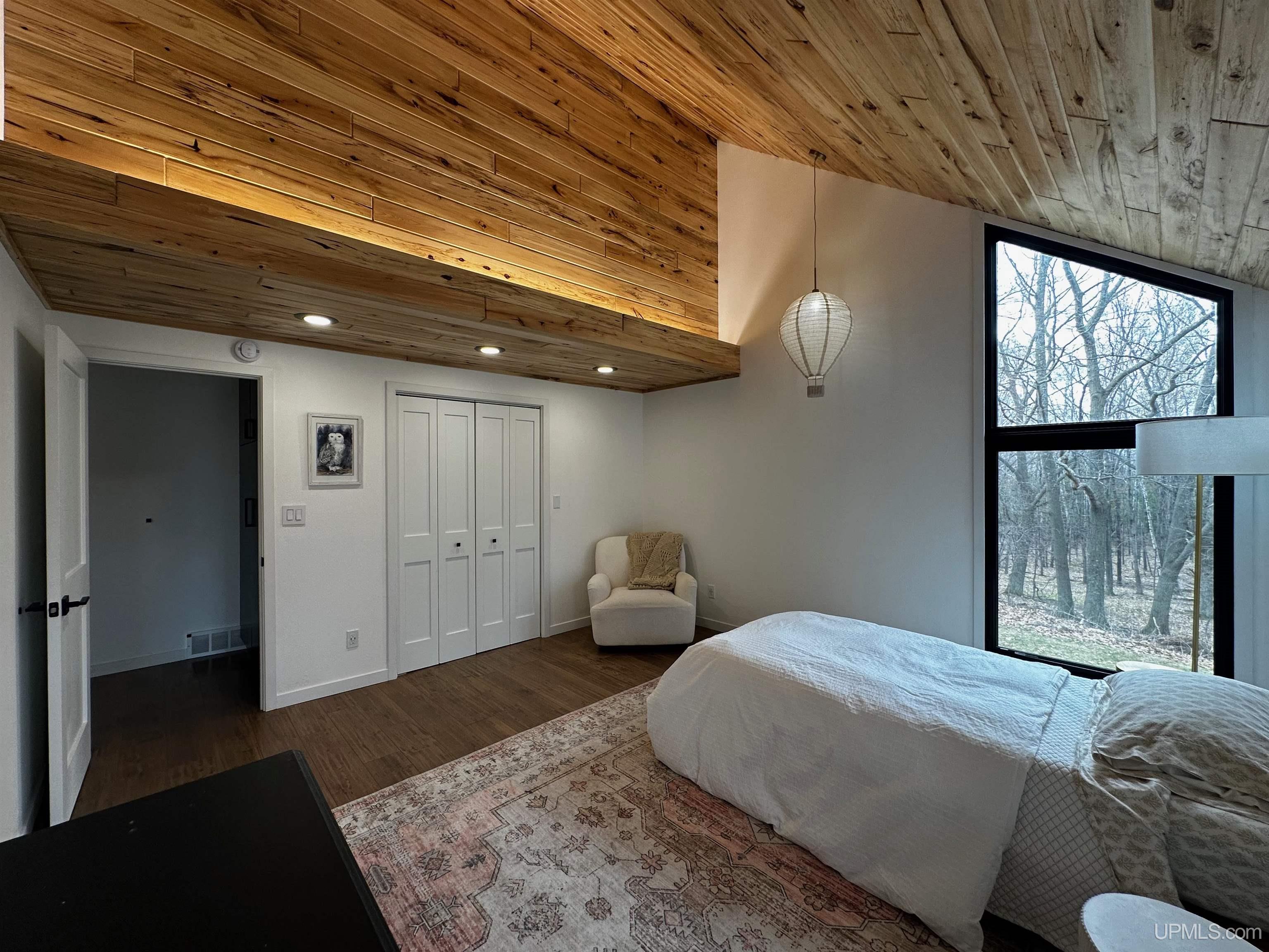 1035 E E Street, Iron Mountain, MI, 49801