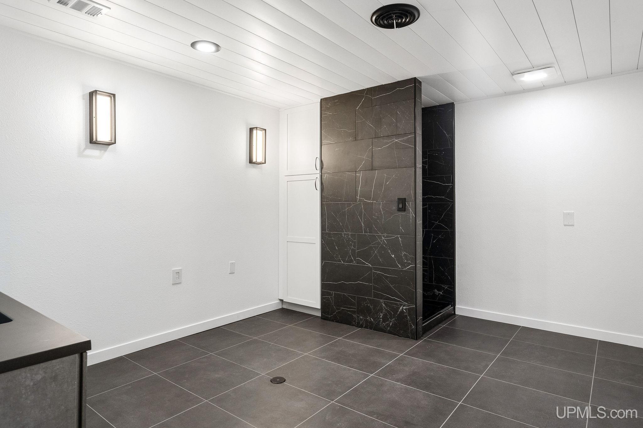 1035 E E Street, Iron Mountain, MI, 49801