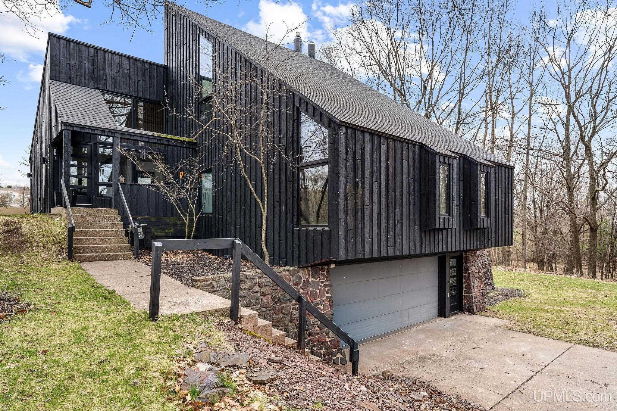 1035 E E Street, Iron Mountain, MI, 49801