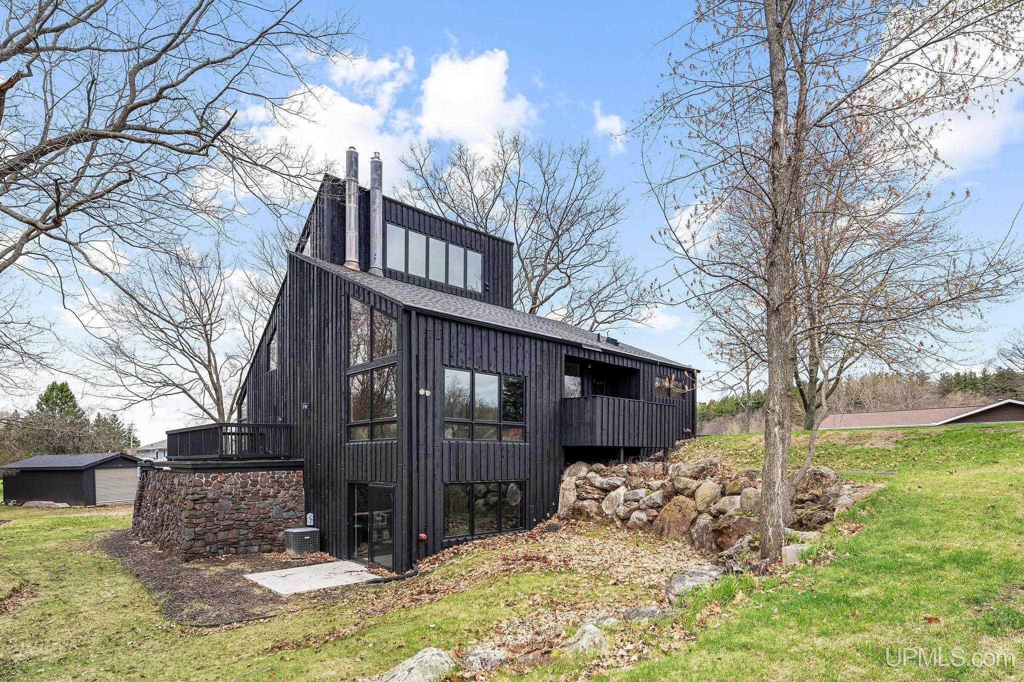 1035 E E Street, Iron Mountain, MI, 49801