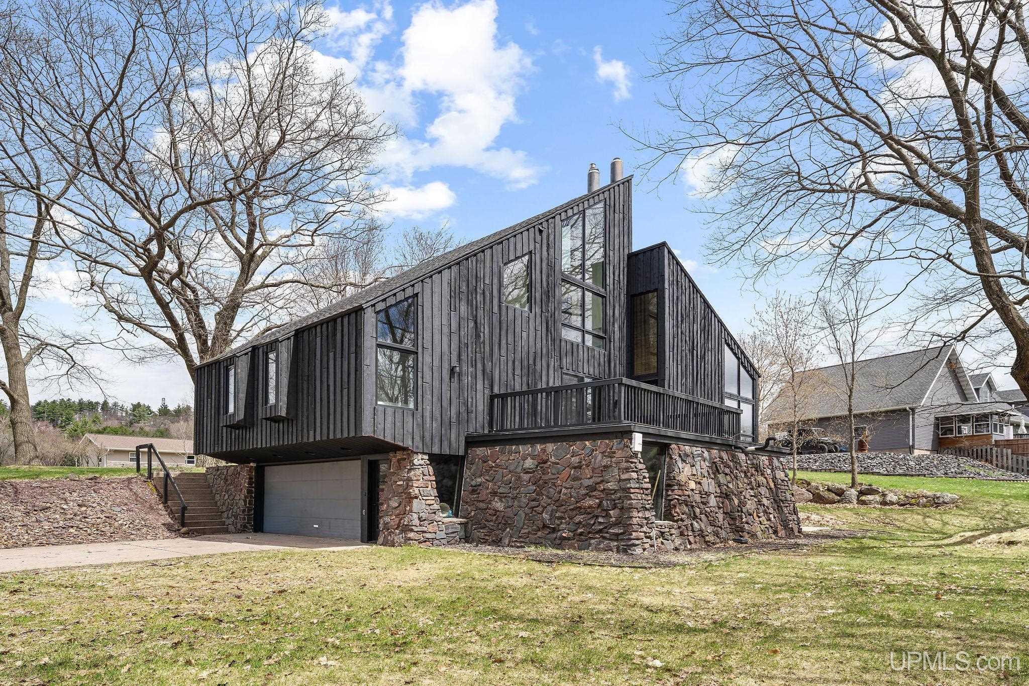 1035 E E Street, Iron Mountain, MI, 49801