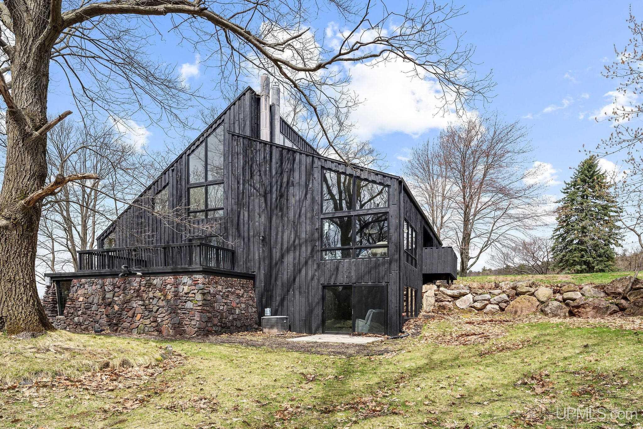 1035 E E Street, Iron Mountain, MI, 49801