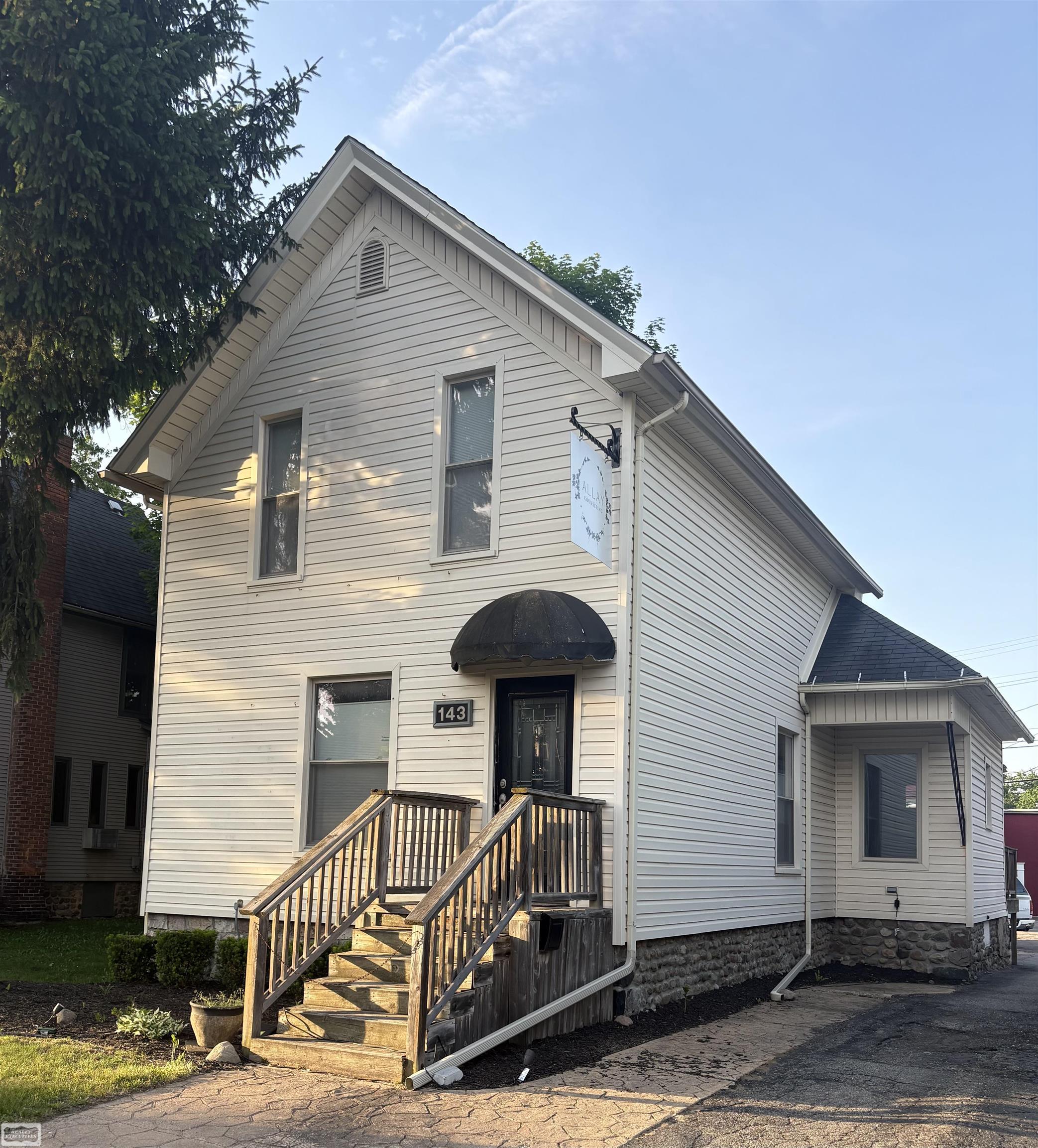 143 W Saint Clair Street