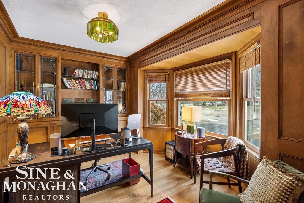565 Lochmoor Boulevard, Grosse Pointe Woods, MI, 48236