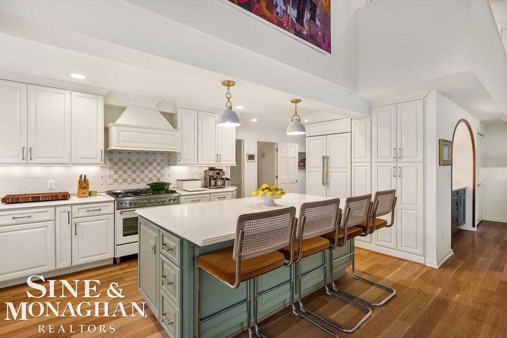 565 Lochmoor Boulevard, Grosse Pointe Woods, MI, 48236