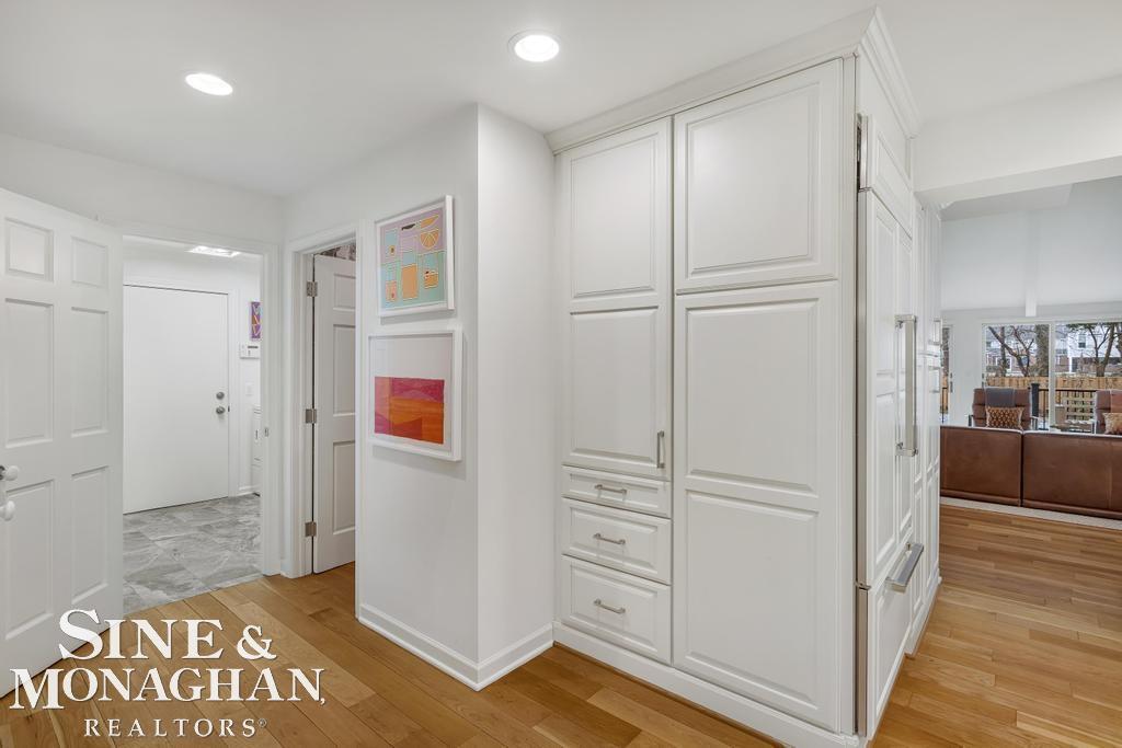 565 Lochmoor Boulevard, Grosse Pointe Woods, MI, 48236