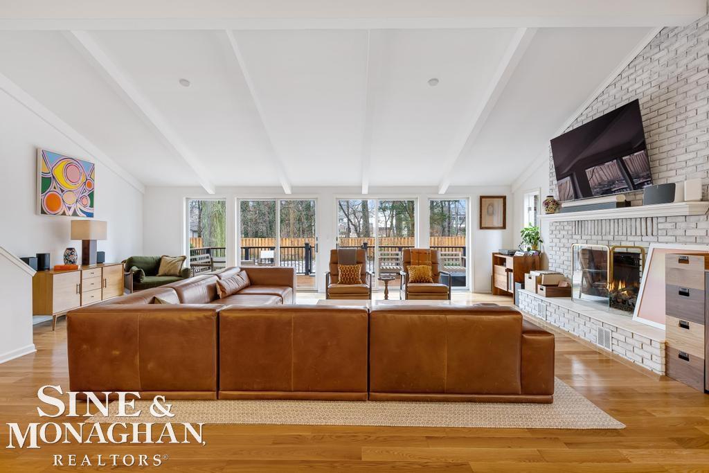 565 Lochmoor Boulevard, Grosse Pointe Woods, MI, 48236