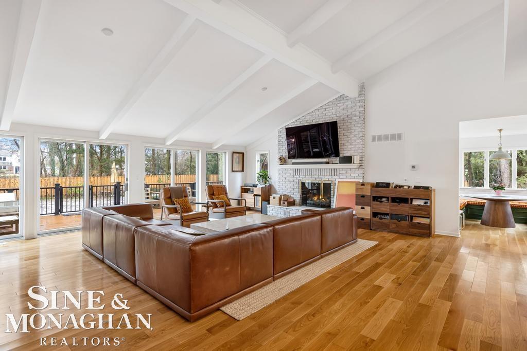 565 Lochmoor Boulevard, Grosse Pointe Woods, MI, 48236