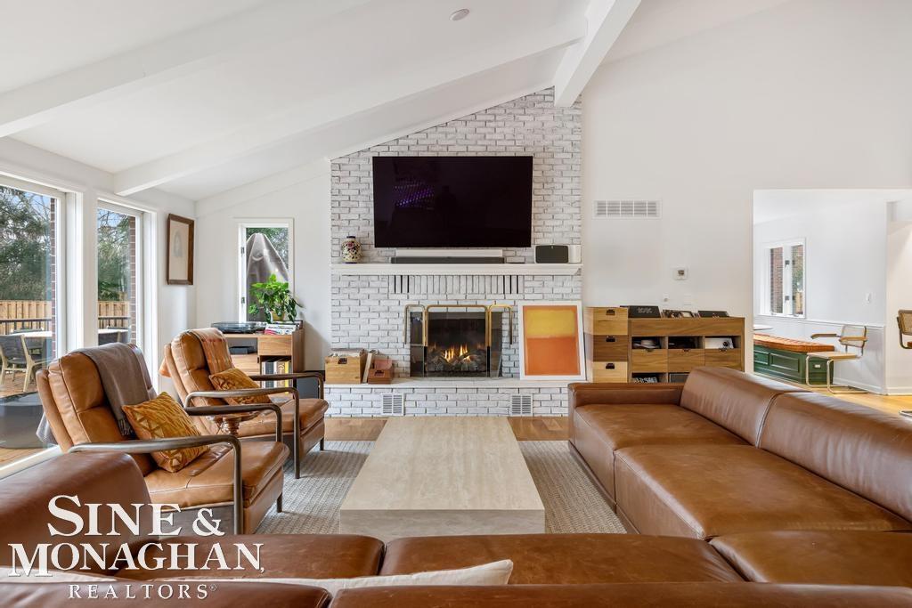 565 Lochmoor Boulevard, Grosse Pointe Woods, MI, 48236