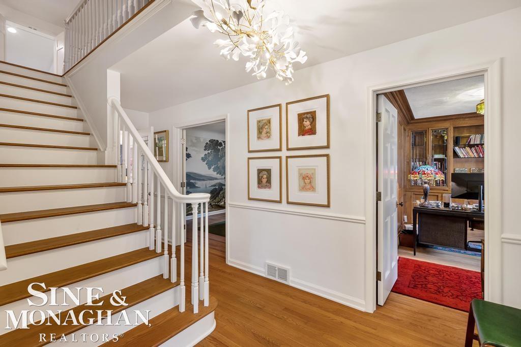 565 Lochmoor Boulevard, Grosse Pointe Woods, MI, 48236
