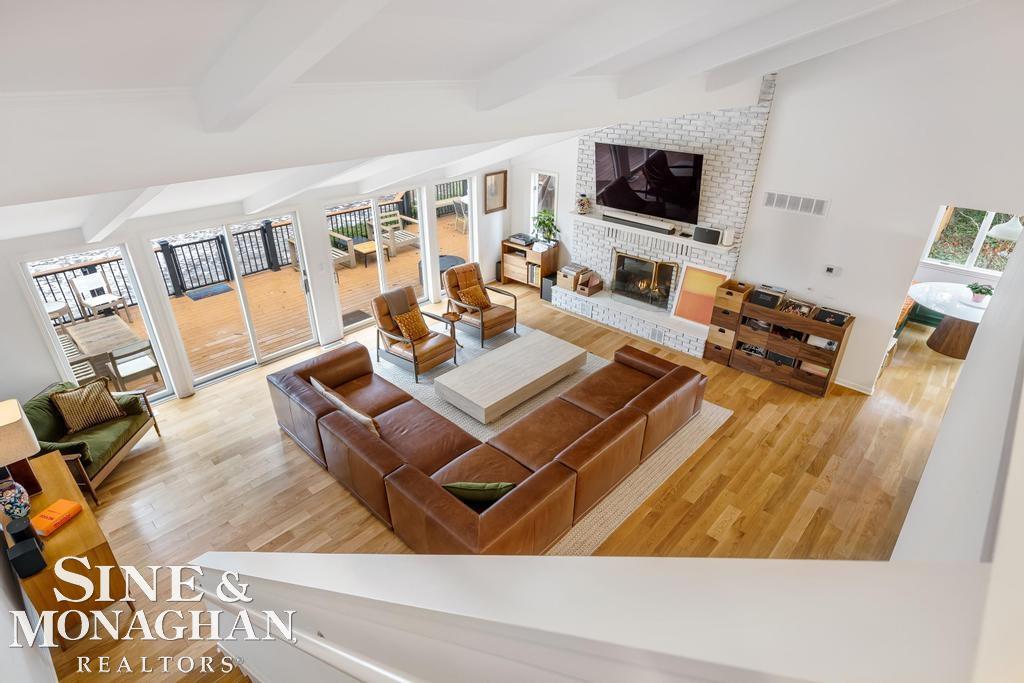 565 Lochmoor Boulevard, Grosse Pointe Woods, MI, 48236